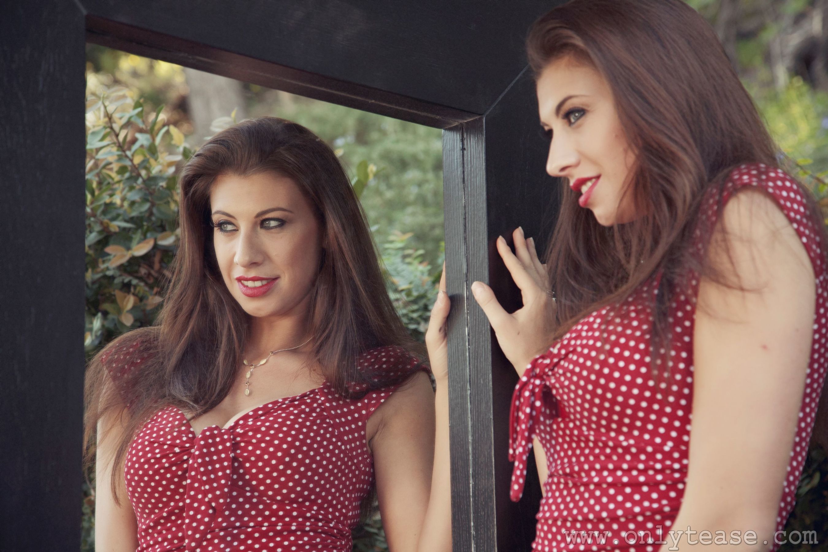 Maria E《镜子里的连衣裙女郎》 [OnlyTease]_第5张