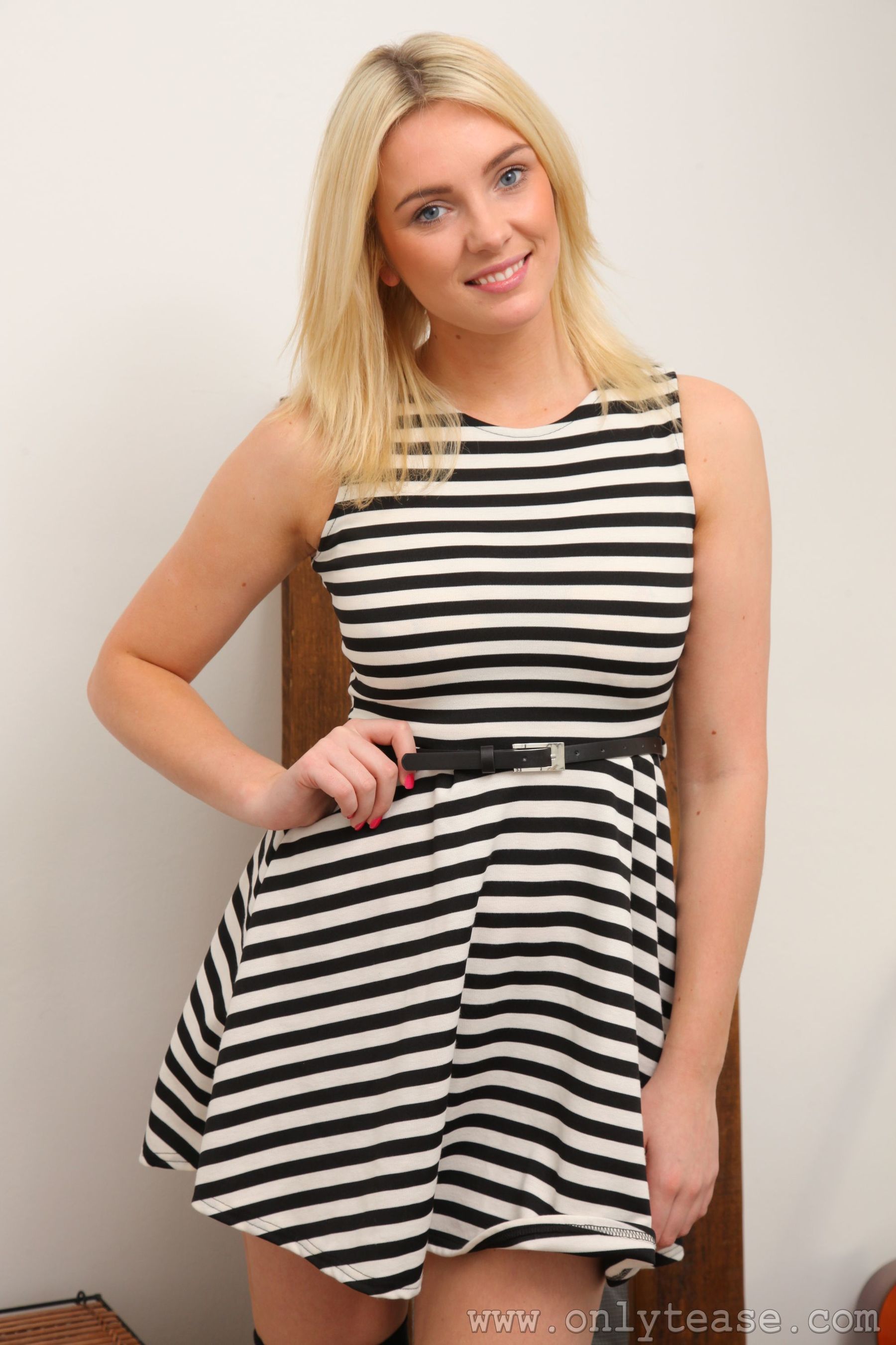 Stacey M《连衣裙+长筒袜》 [OnlyTease]_第2张