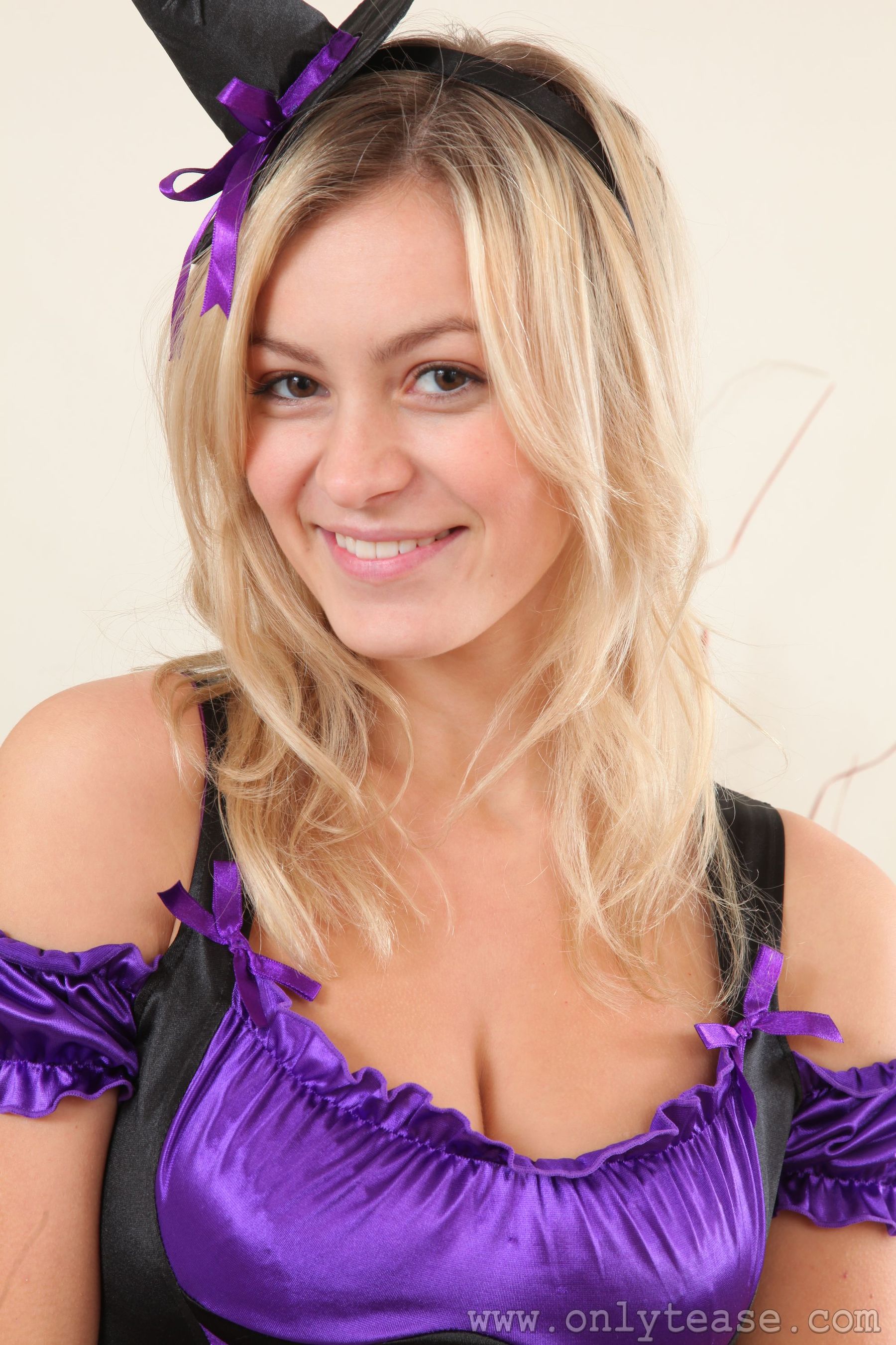 Summer《女仆+紫色丝袜》 [OnlyTease]_第3张