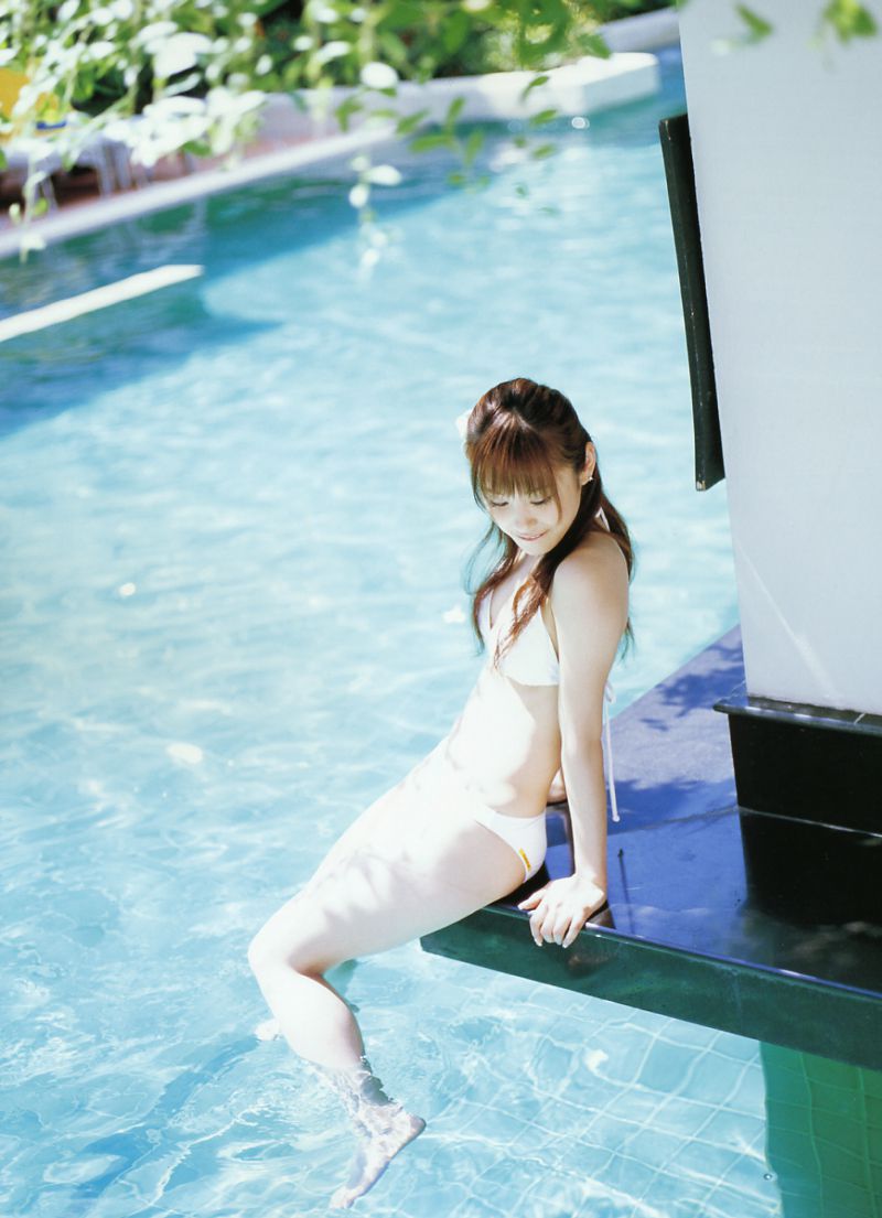 Ai Takahashi 高橋愛《Love Hello》 [PB]_第2张