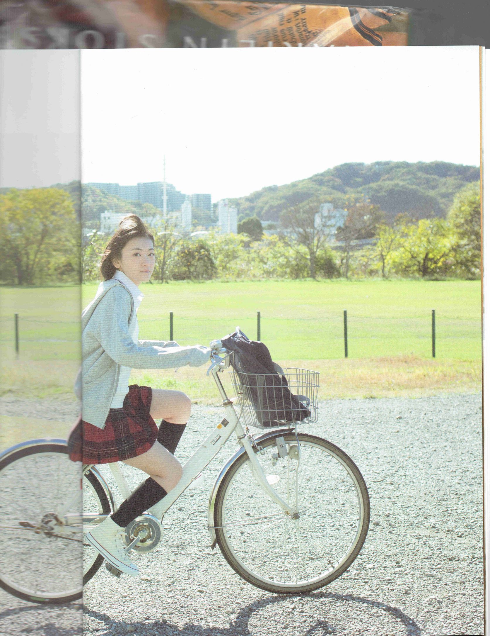 生駒里奈《君の足跡》 [Photo Book]_第2张