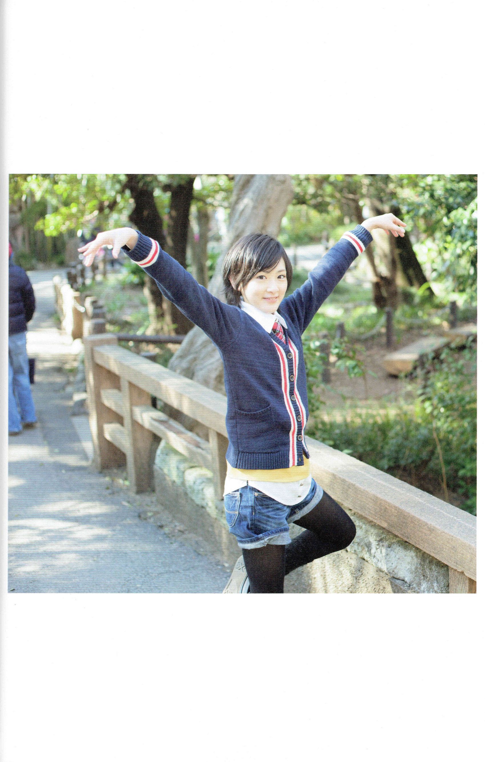 生駒里奈《君の足跡》 [Photo Book]_第5张