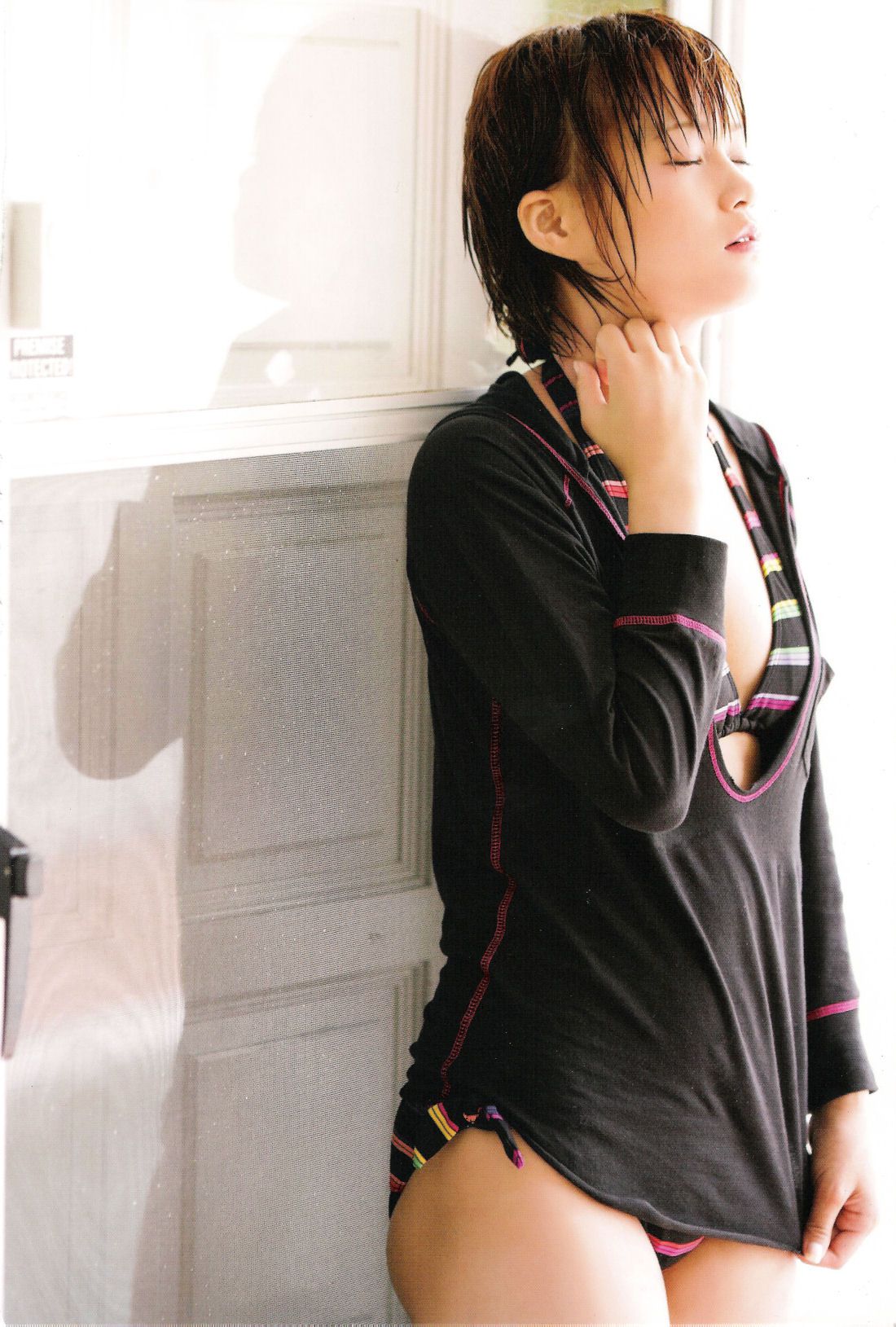 亀井絵里 《ERI》 [Photo Book]_第3张