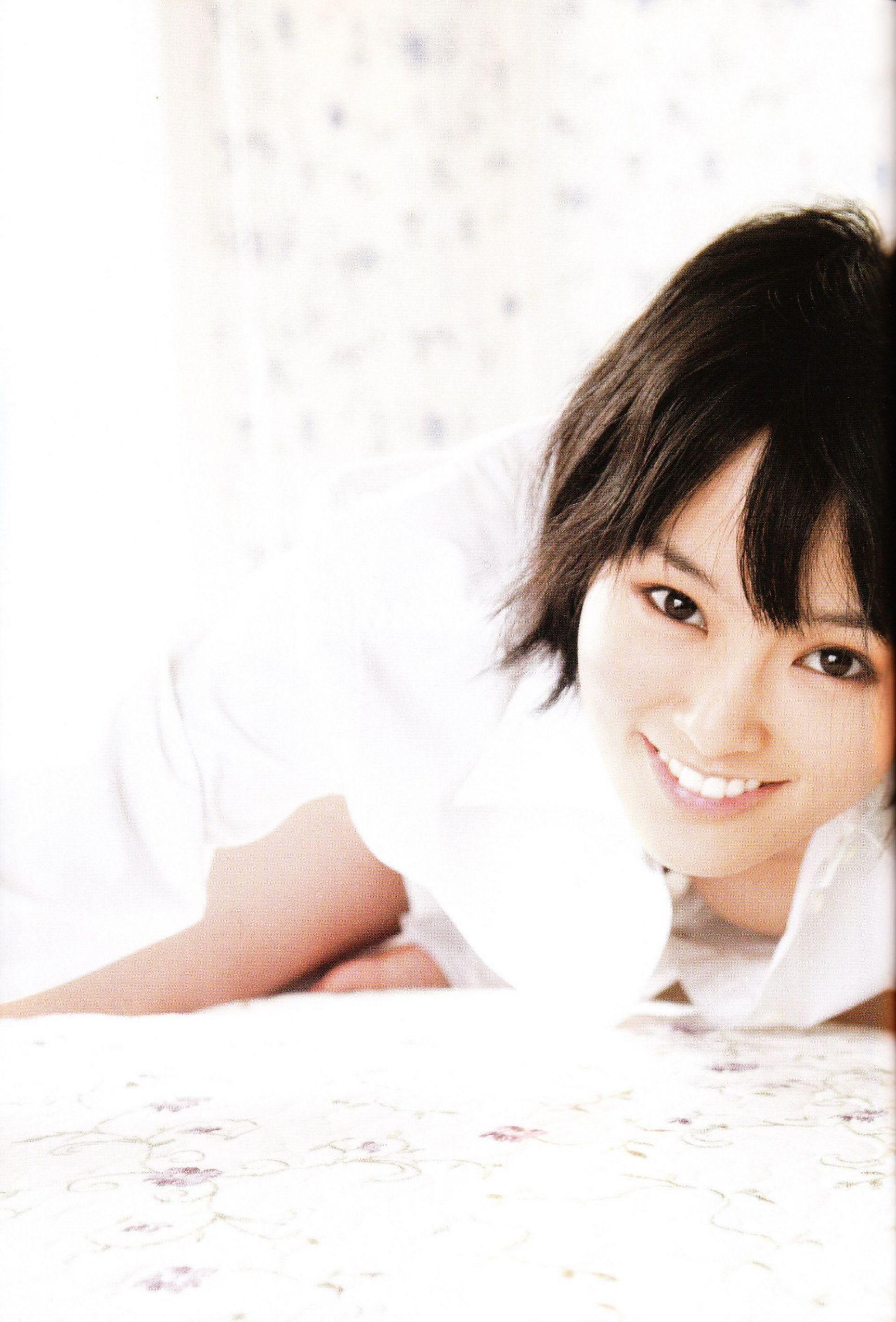 Sayaka Yamamoto 山本彩《みる神》[Photo book]_第4张