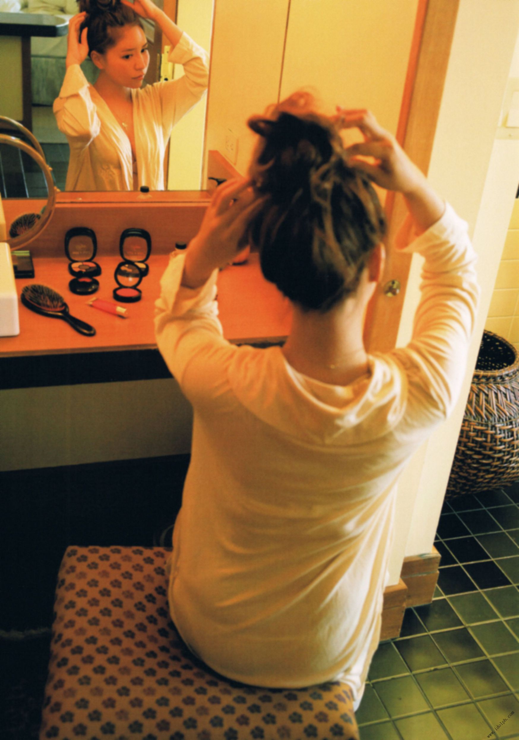 河西智美《灼けた》 [PhotoBook]_第2张