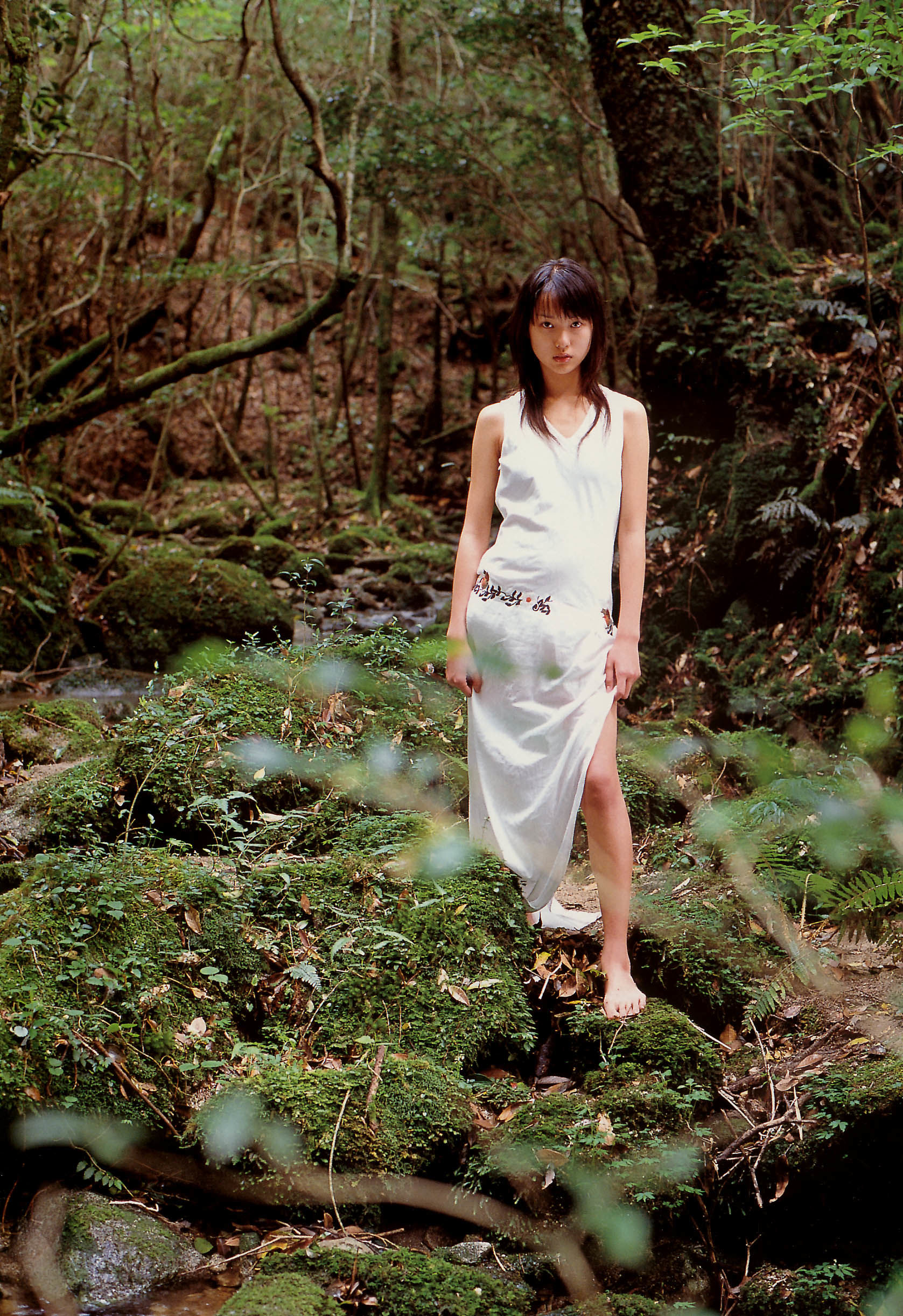 戸田恵梨香《SANWA MOOK 7 生まれた泉》 [PhotoBook]_第2张