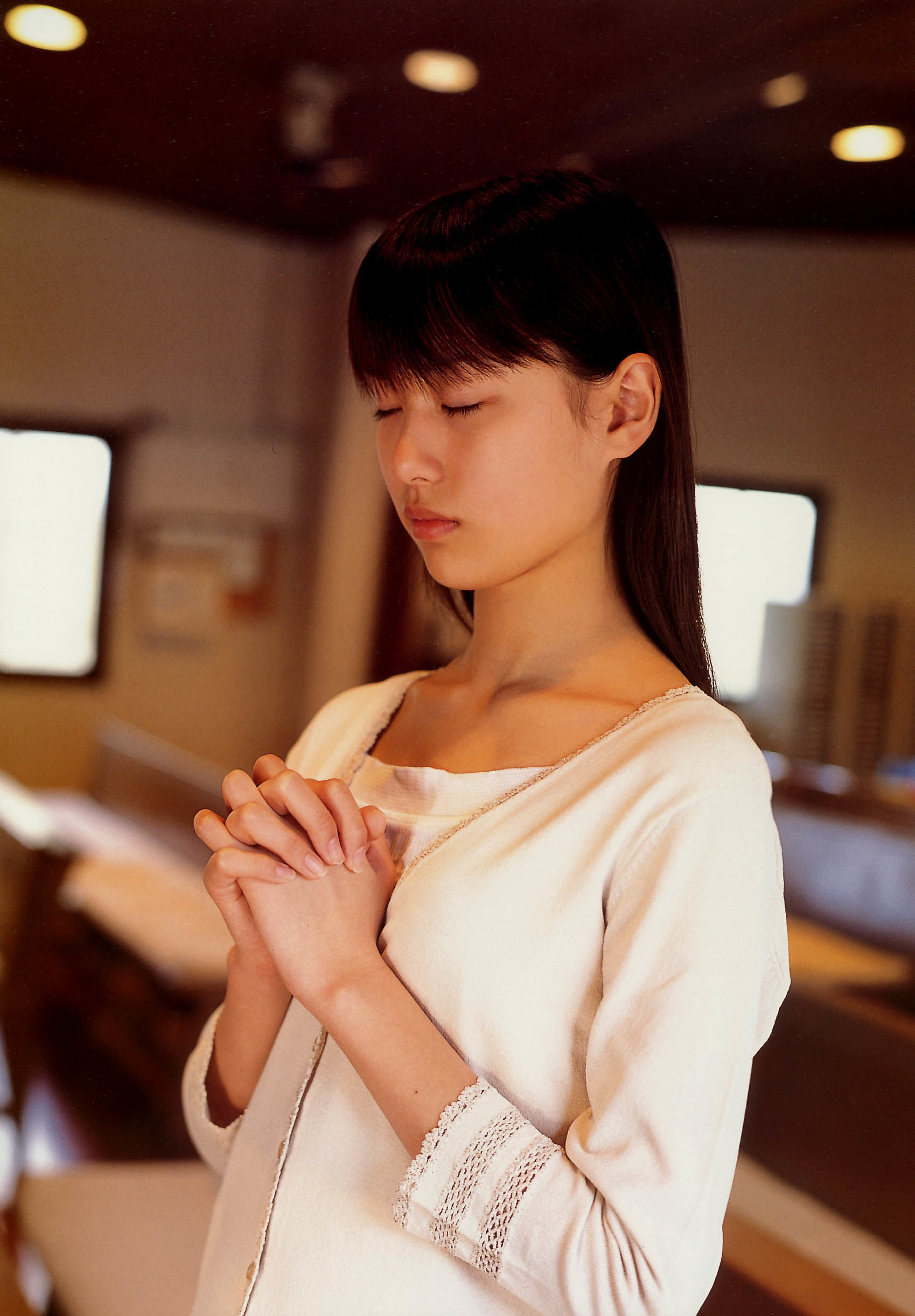 戸田恵梨香《SANWA MOOK 7 生まれた泉》 [PhotoBook]_第4张