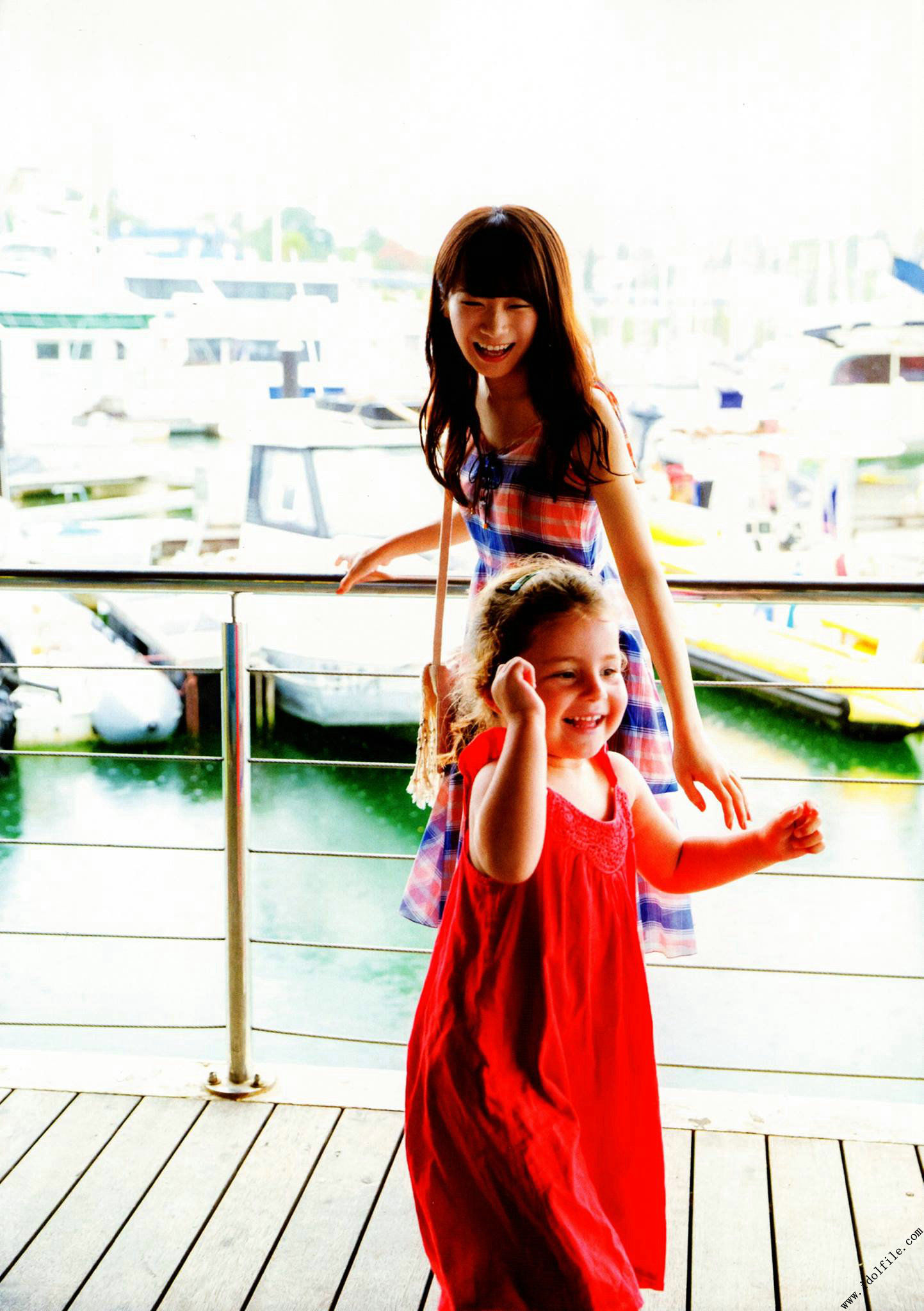 秋元真夏 1st《真夏の気圧配置》 [PhotoBook]_第2张