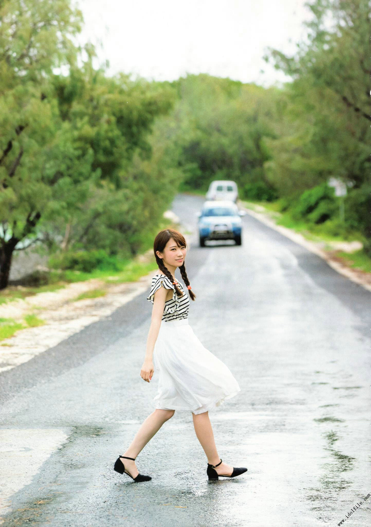 秋元真夏 1st《真夏の気圧配置》 [PhotoBook]_第3张