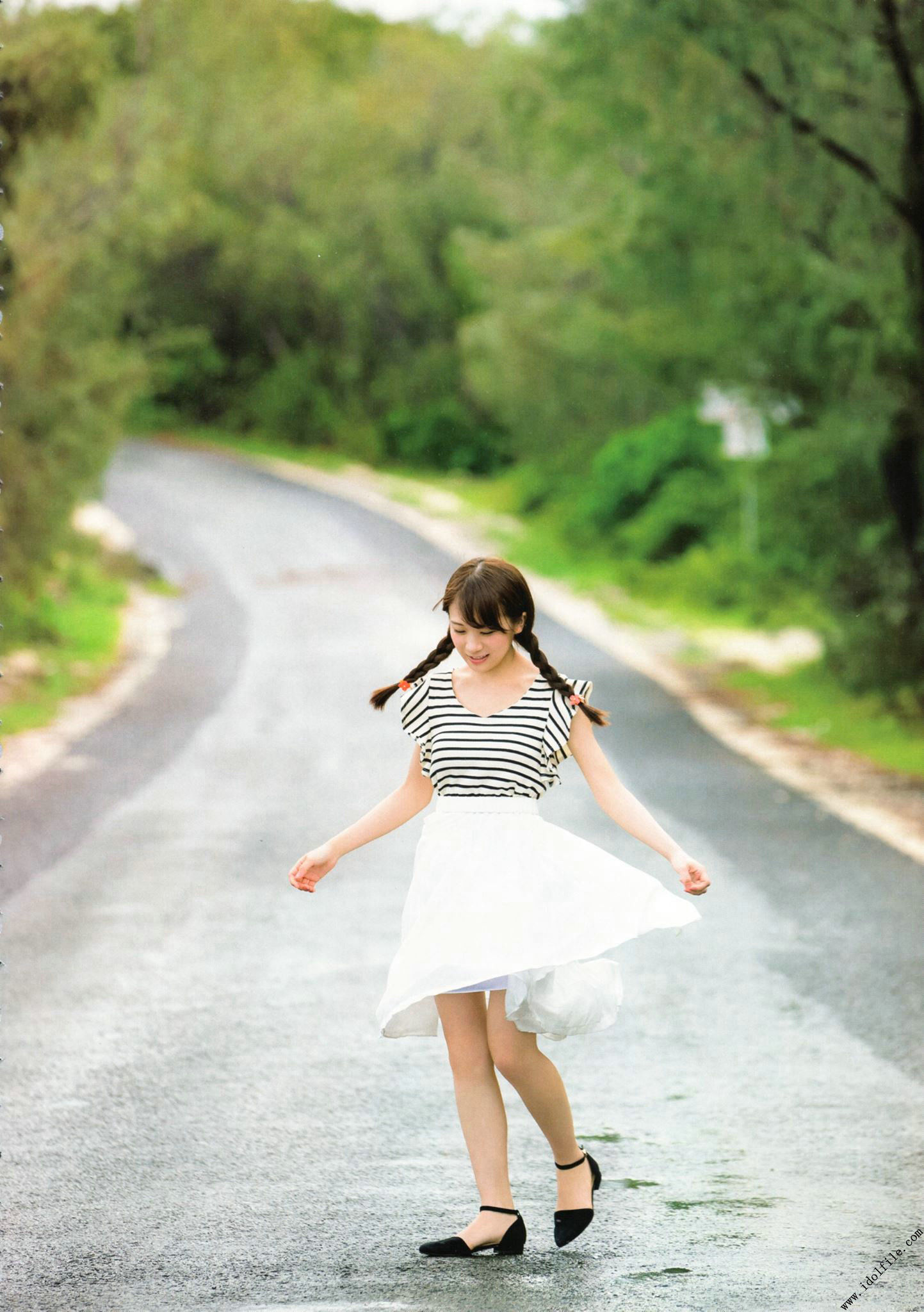 秋元真夏 1st《真夏の気圧配置》 [PhotoBook]_第4张