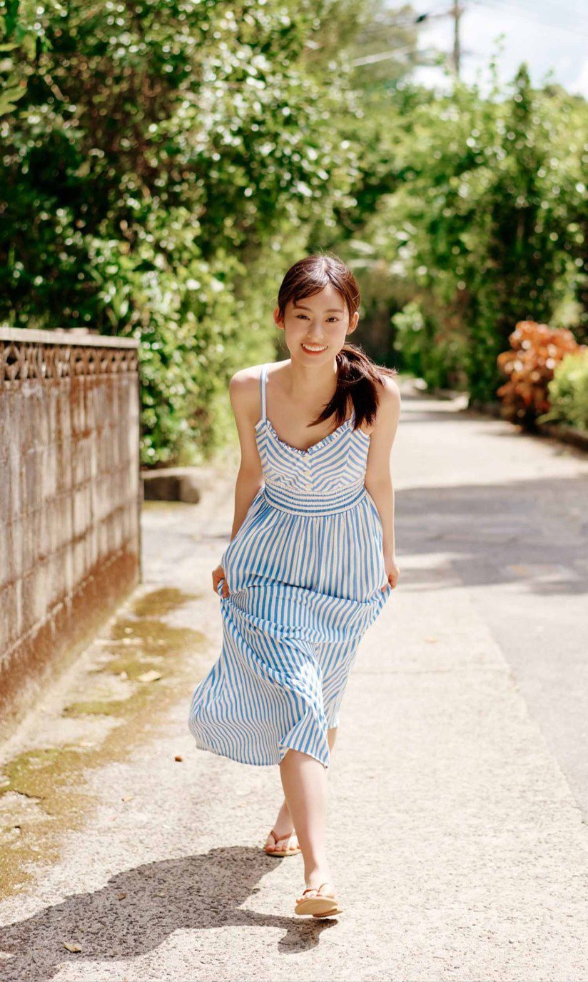 [photobook] Ayaka Imoto 井本彩花「ヒロインは凛として美しい17歳。」_第2张