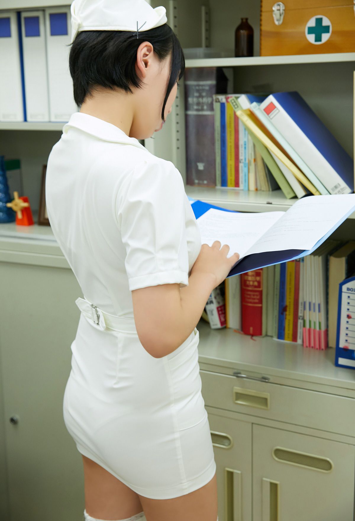 [photobook] Kaoru Yasui 安位薫 - Yasui is in charge today 本日担当の安位です｡_第2张