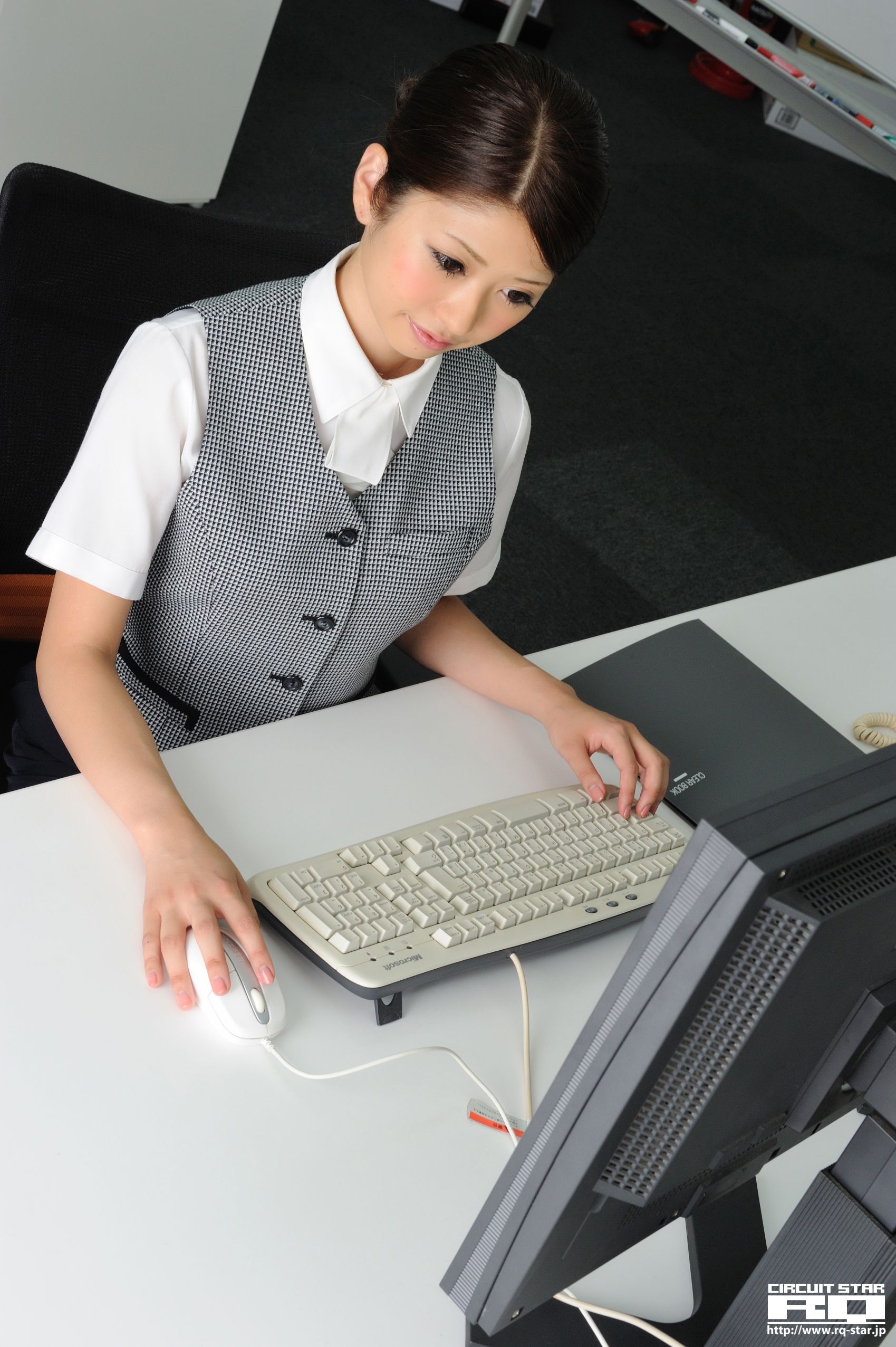 [RQ-STAR] NO.00530 Hitomi Nose 能勢ひとみ Office Lady 写真集_第5张