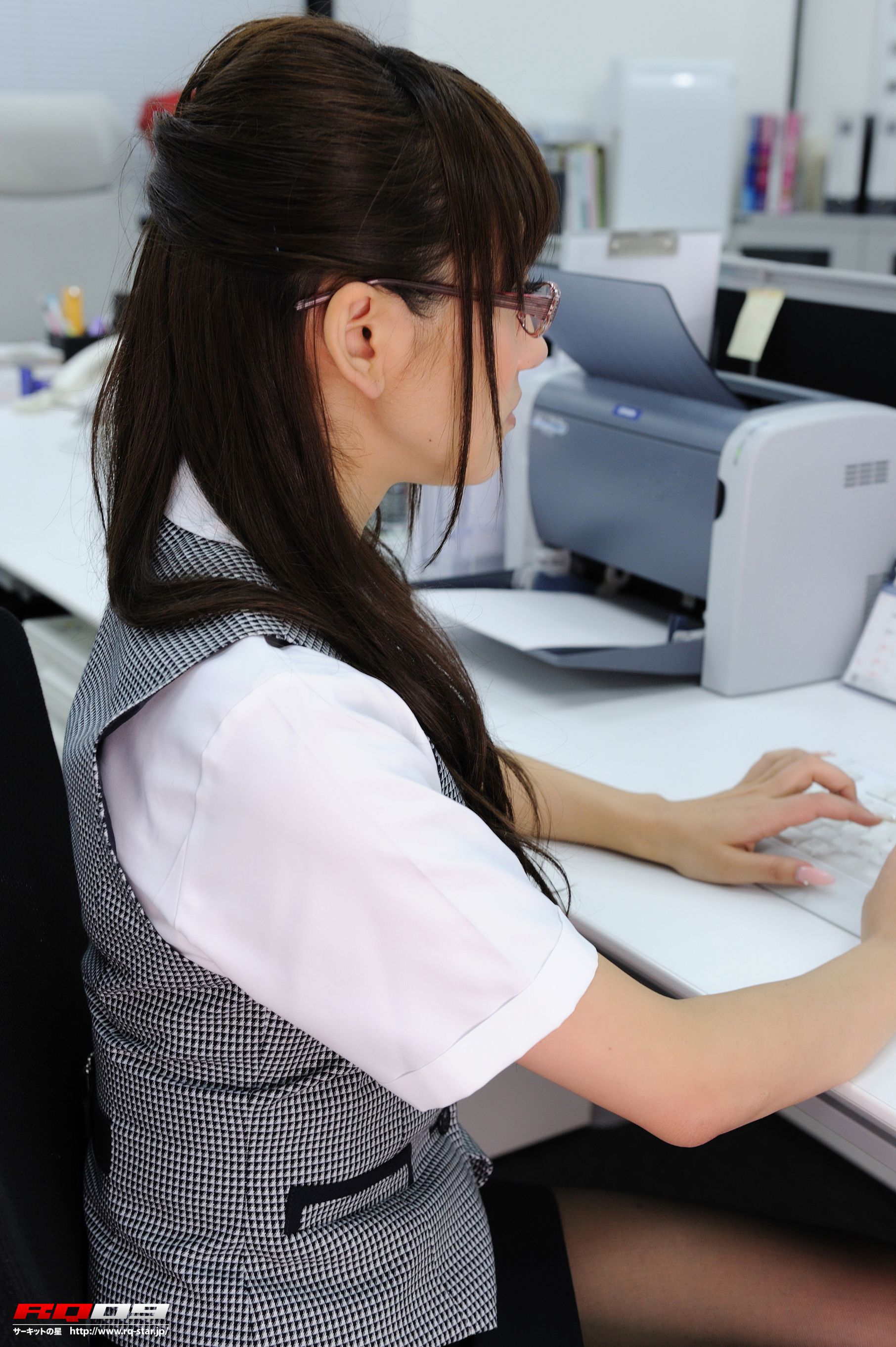 [RQ-STAR] NO.00248 Saki Kouzai 香西咲 Office Lady 写真集_第4张