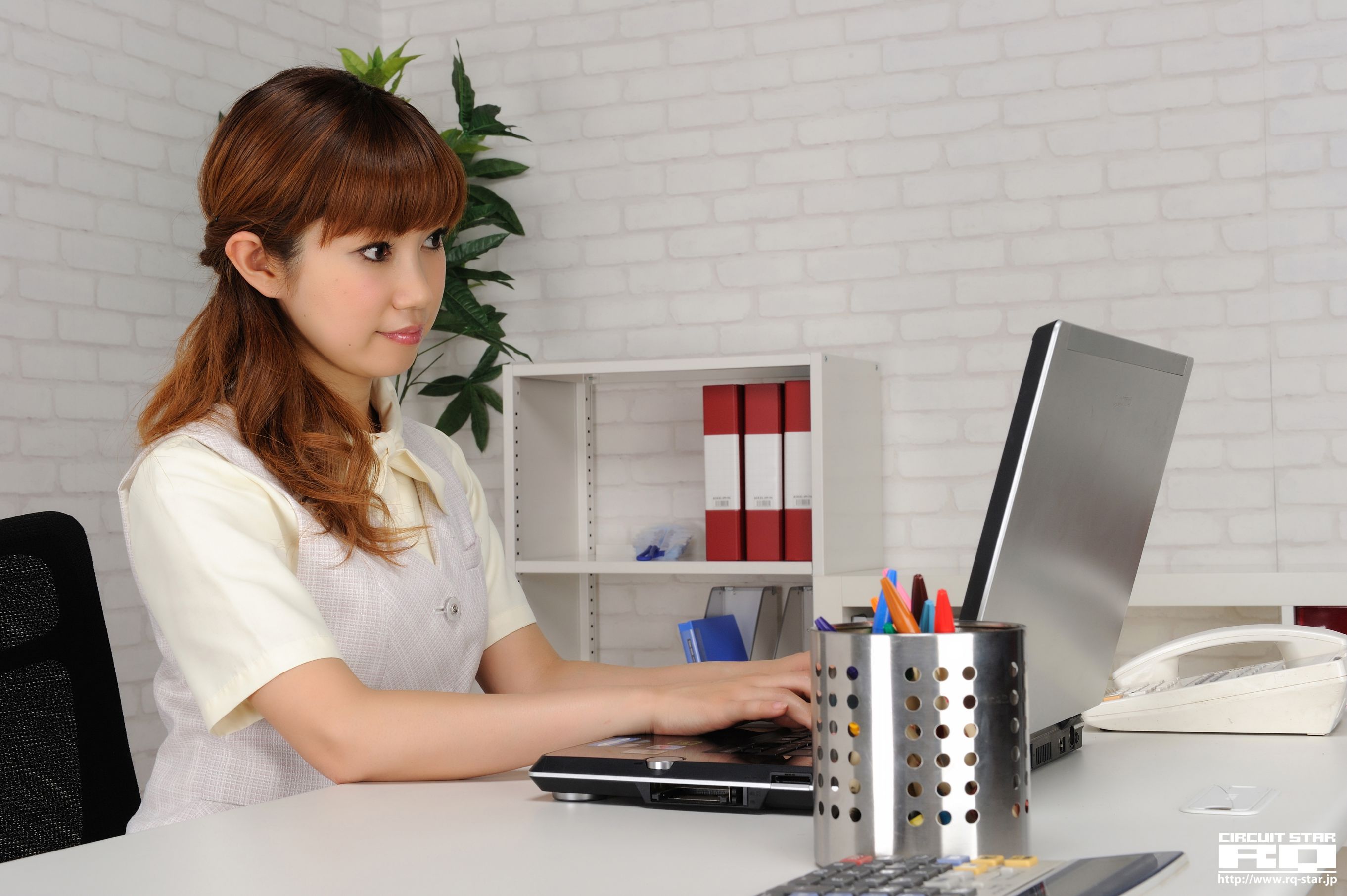 [RQ-STAR] NO.00442 森多このみ Office Lady 办公室女郎 写真集_第2张