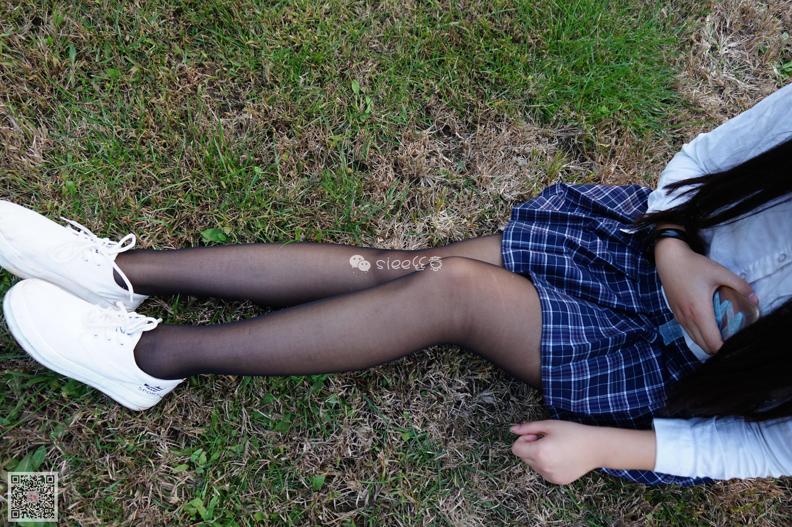 [丝意SIEE] No.001 曦曦 草坪黑丝_第2张