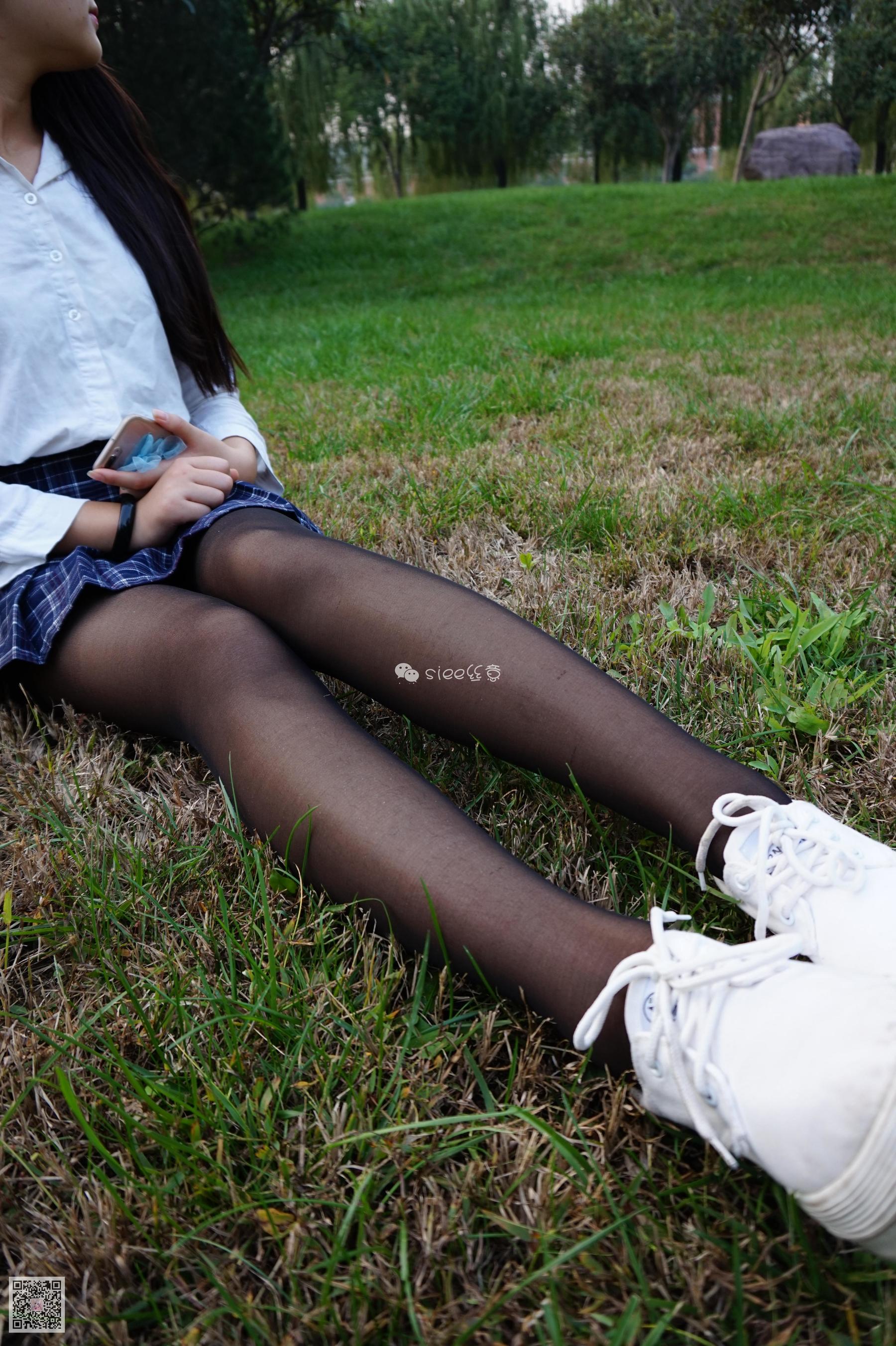 [丝意SIEE] No.001 曦曦 草坪黑丝_第4张