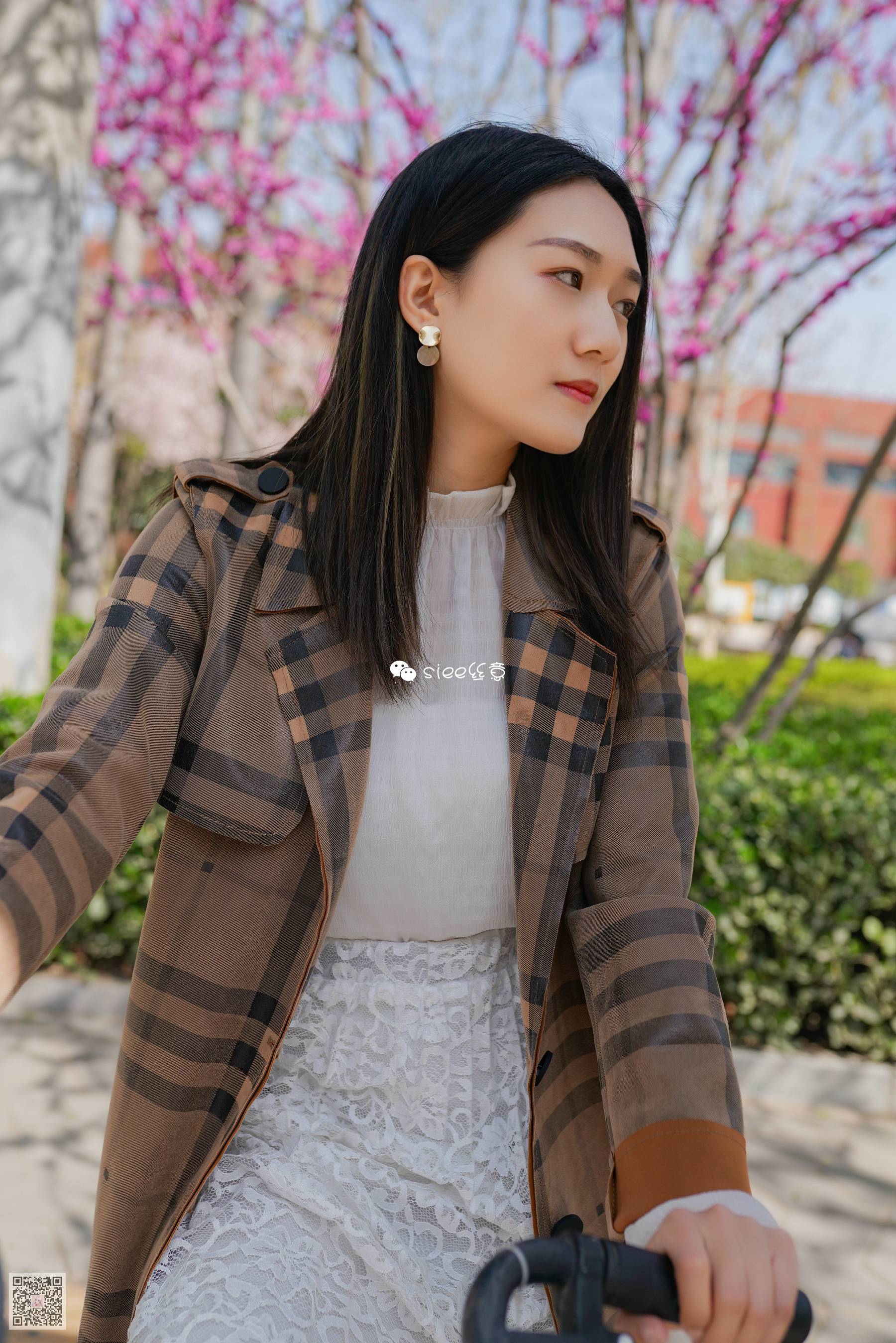 [丝意SIEE] 薇薇学姐 单车上的丝袜_第2张