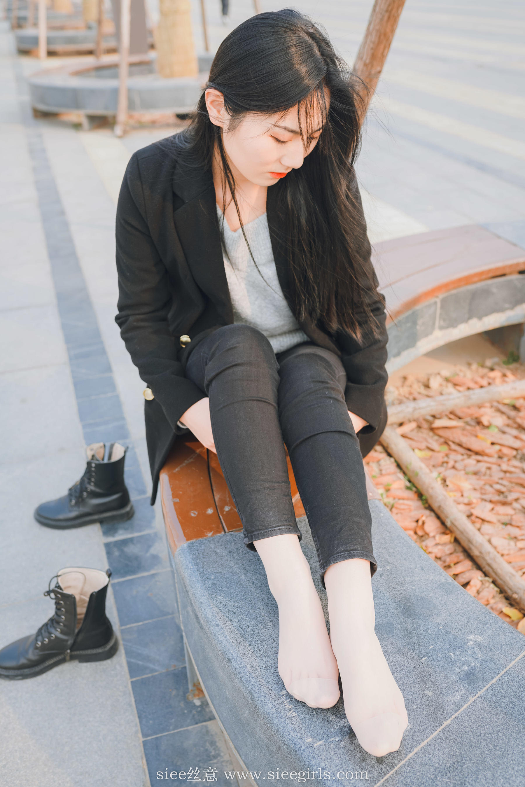 [丝意SIEE] No.392 敏敏 身边的学姐_第1张