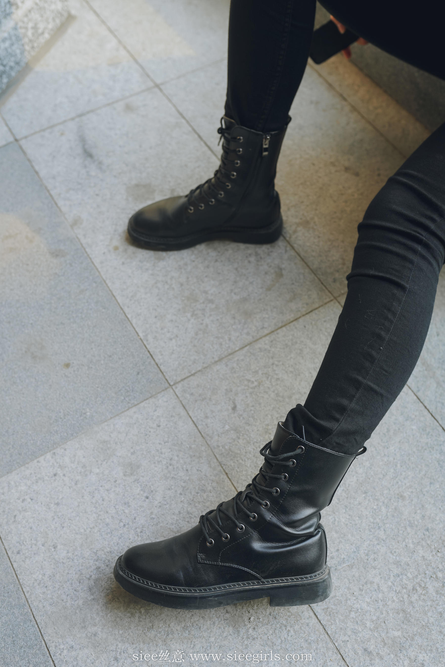 [丝意SIEE] No.392 敏敏 身边的学姐_第2张