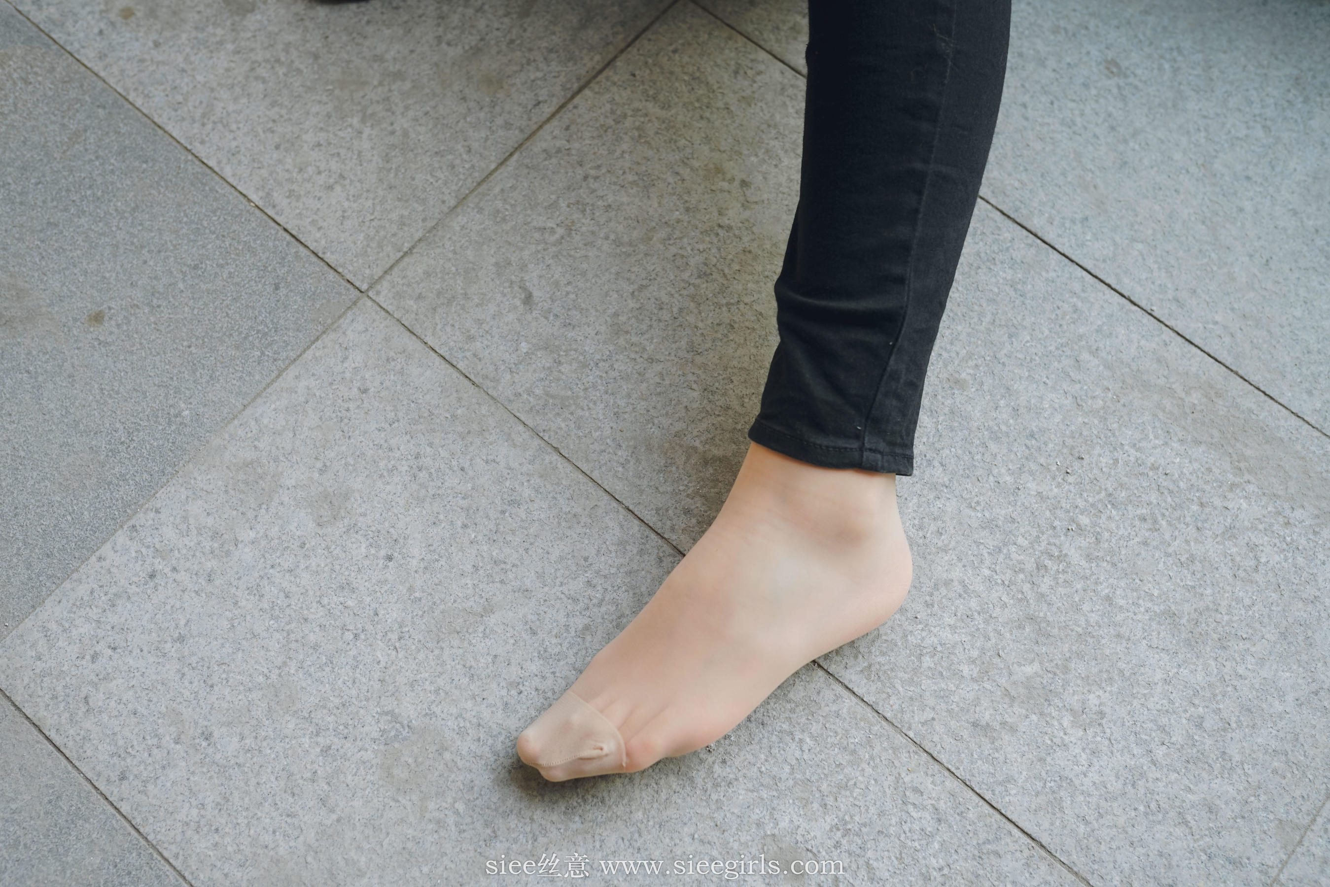 [丝意SIEE] No.392 敏敏 身边的学姐_第4张