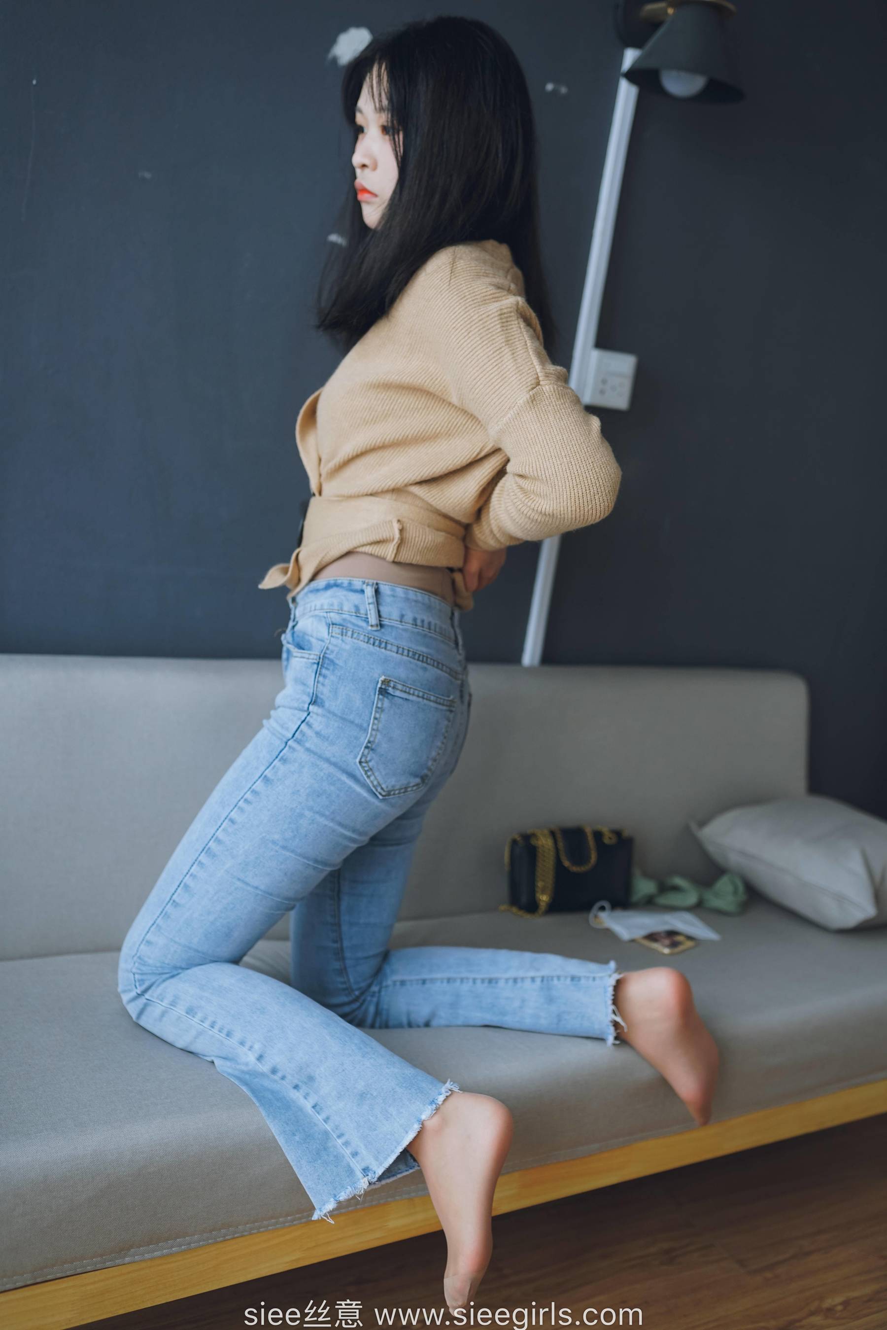 [丝意SIEE] No.471 文文 白色高跟鞋，裤里丝_第1张