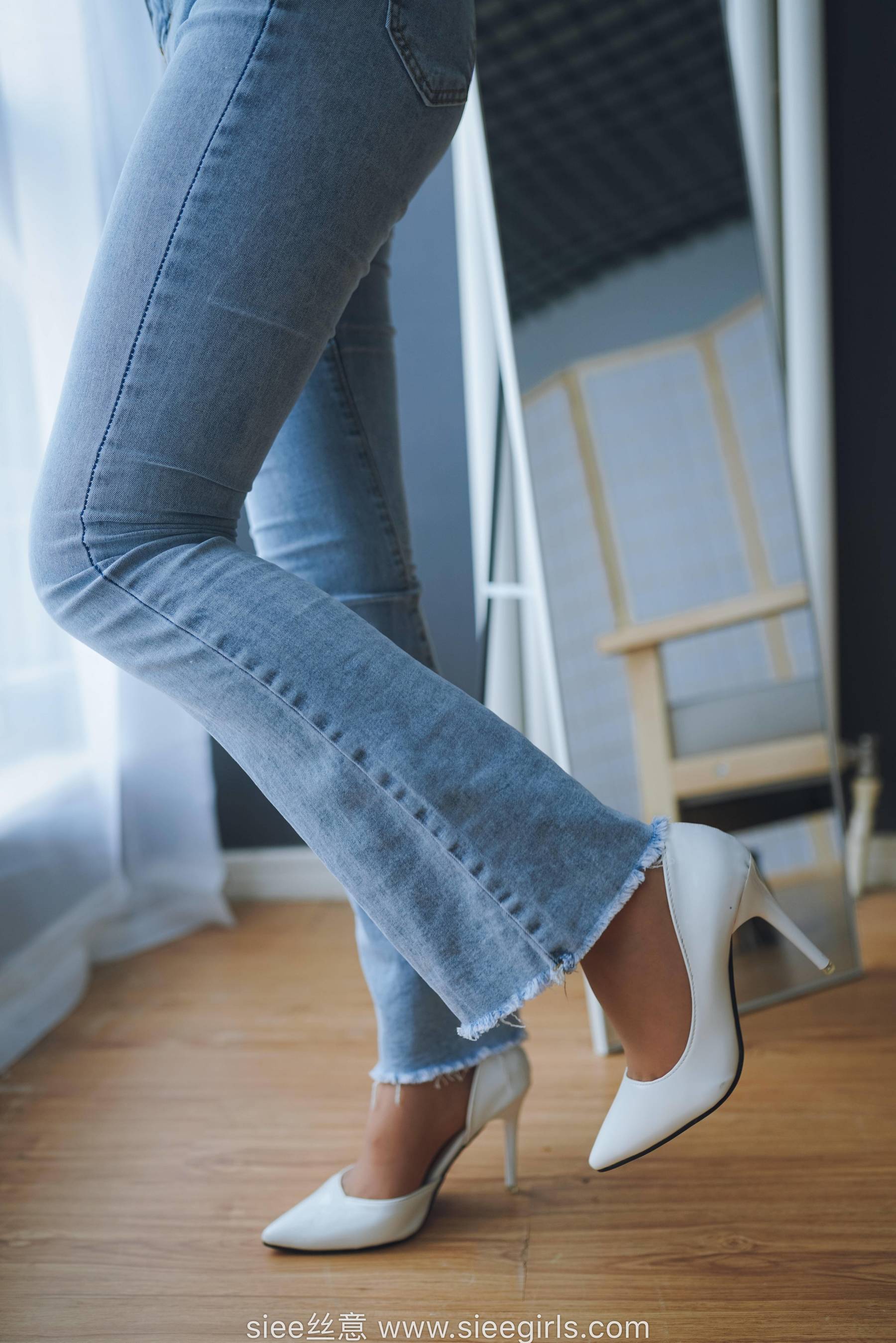 [丝意SIEE] No.471 文文 白色高跟鞋，裤里丝_第2张