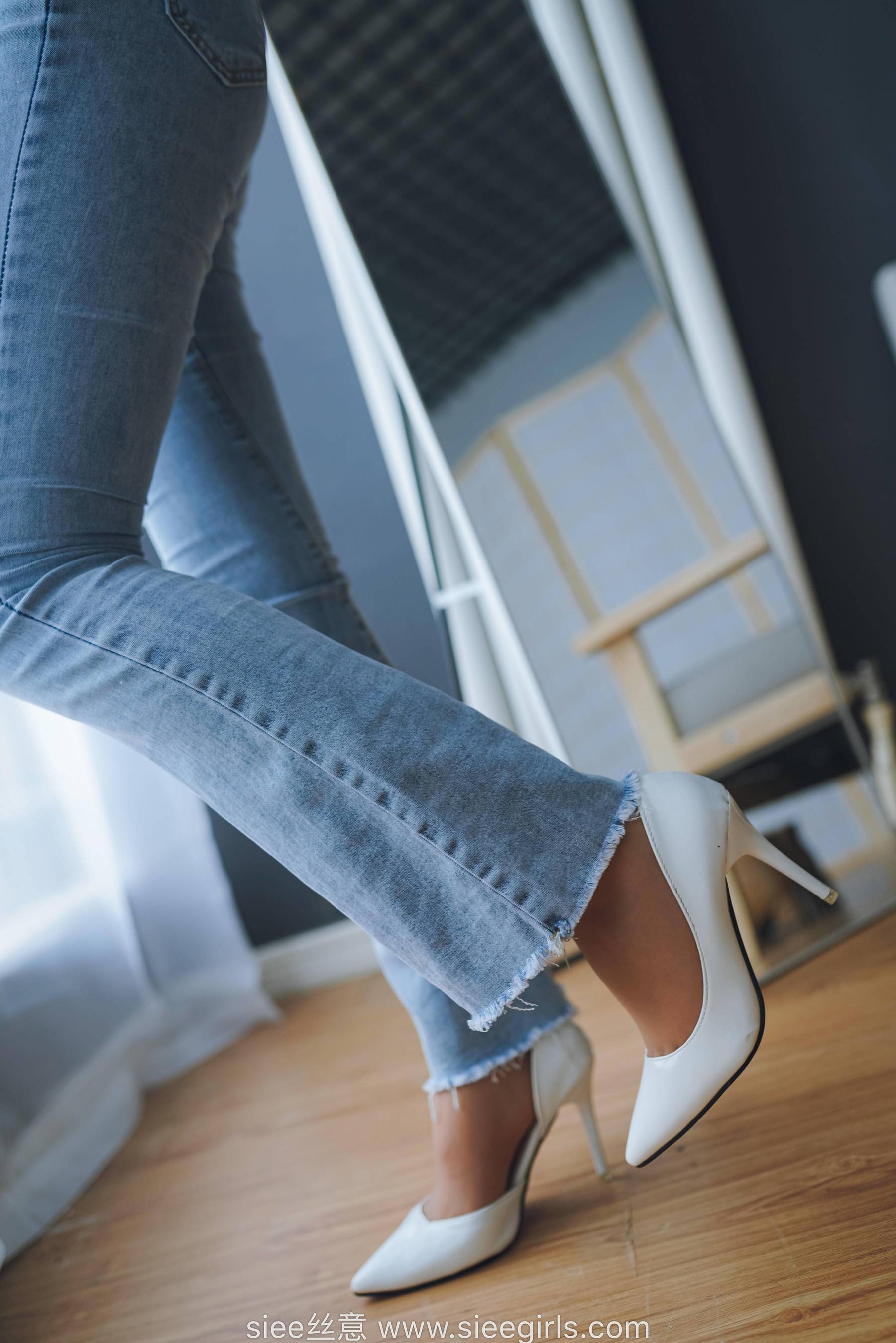 [丝意SIEE] No.471 文文 白色高跟鞋，裤里丝_第3张