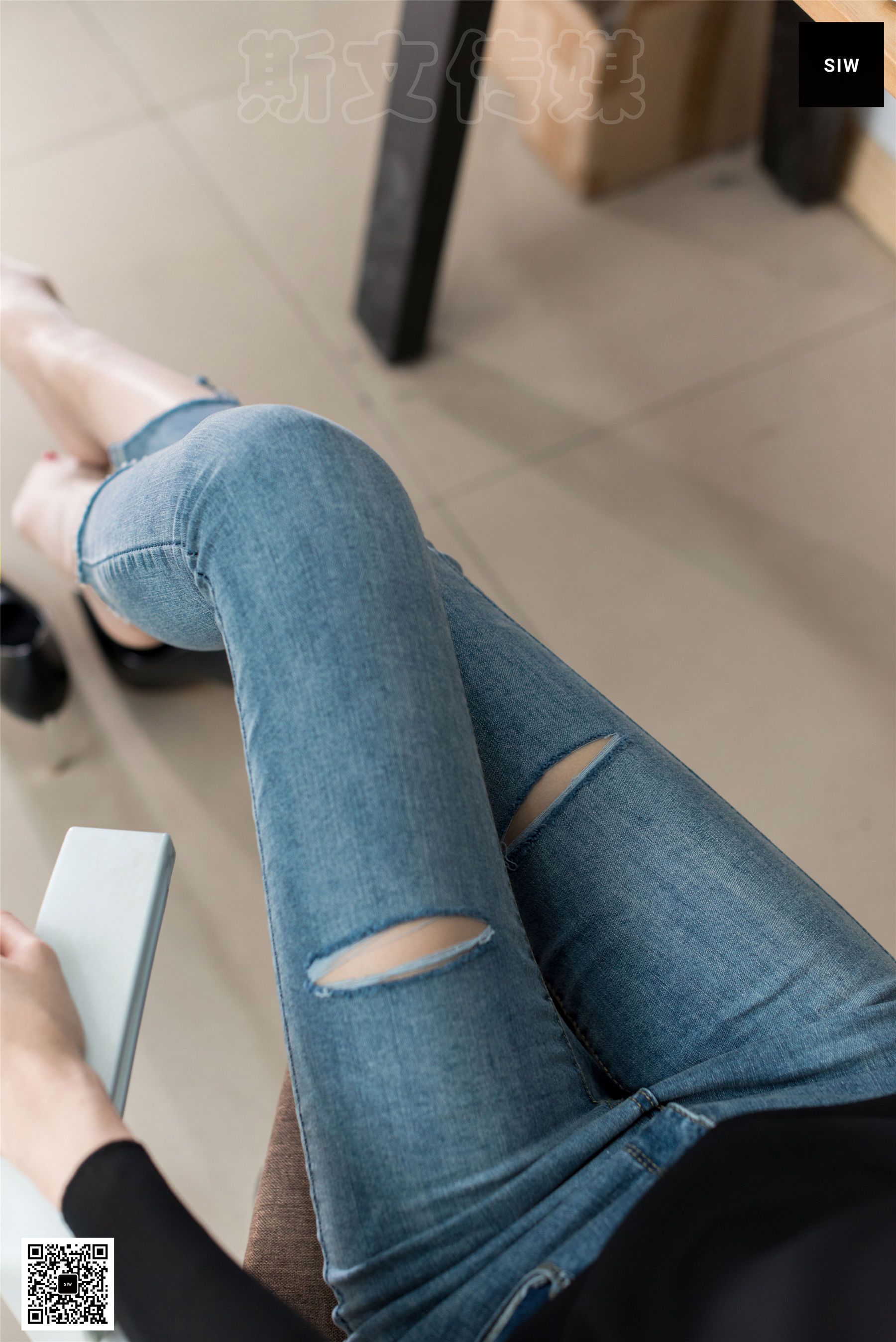悦悦《办公裤里丝》 [斯文传媒SIW] 写真集_第4张