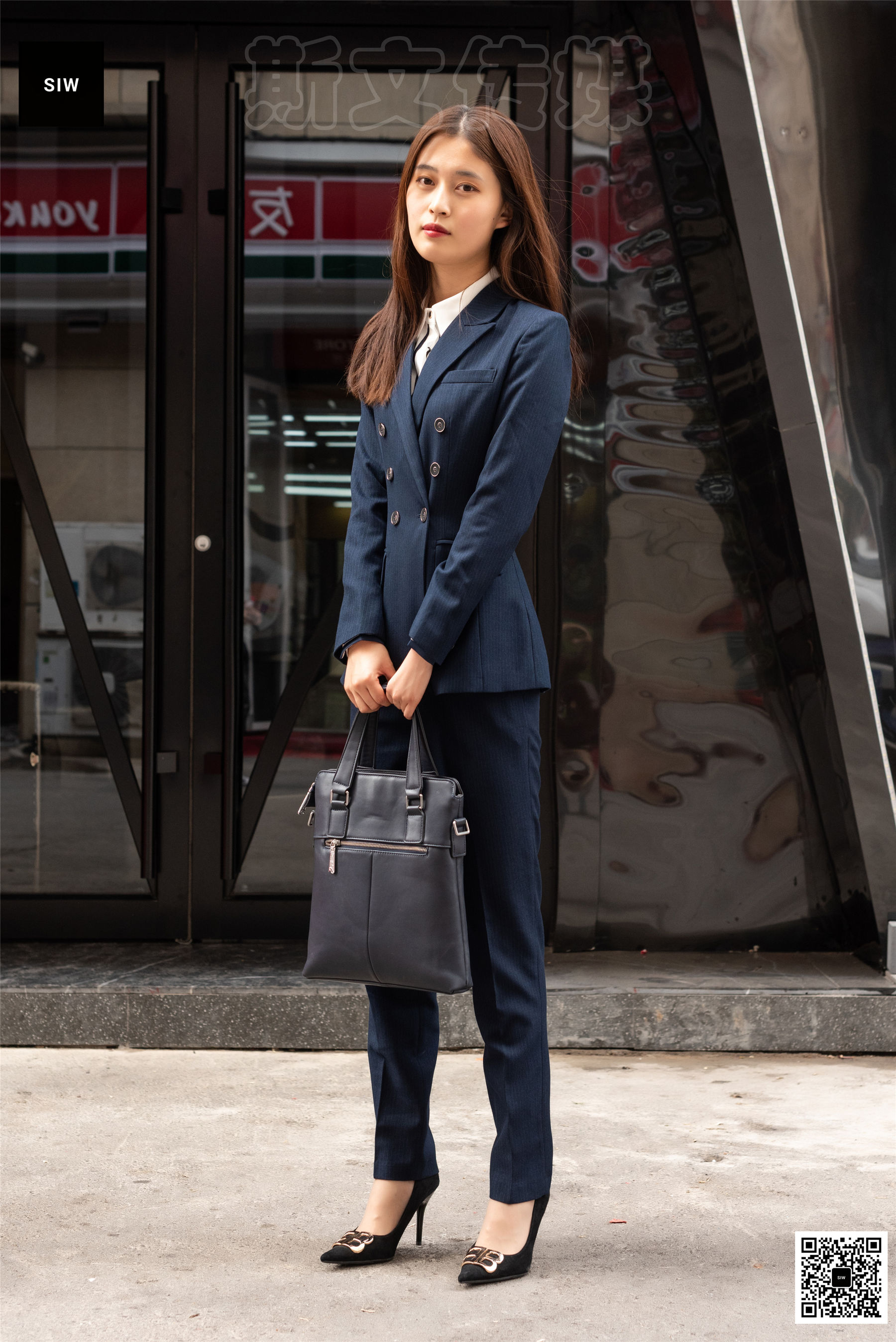 [斯文传媒SIW] 甄珍《坐班白领》_第1张