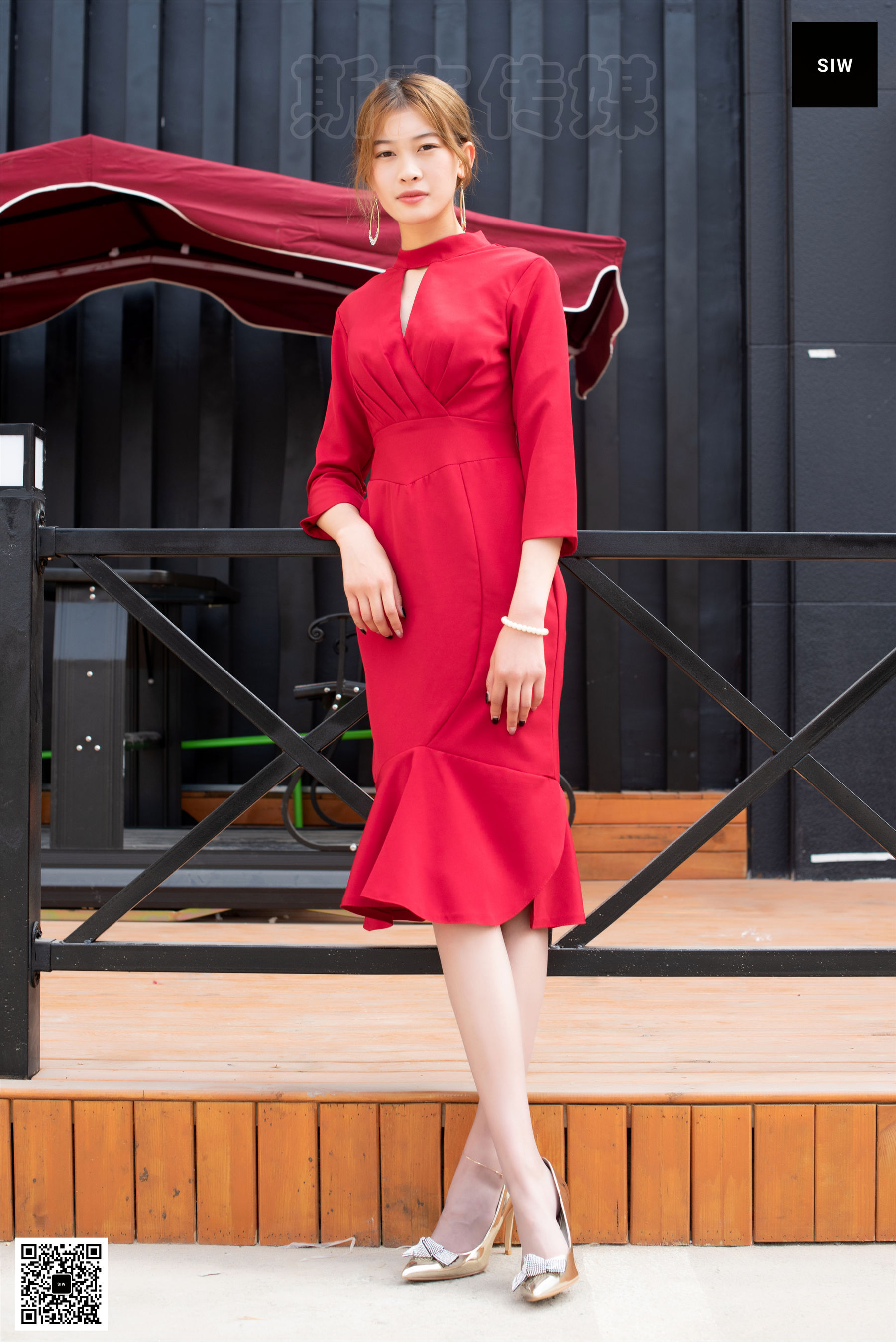 [斯文传媒SIW]  新芳 金高红裙_第5张
