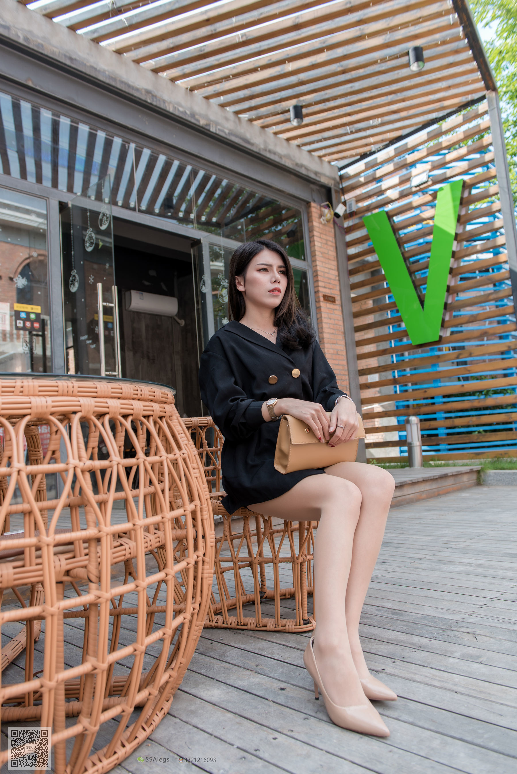 [SSA丝社]超清写真 No.024 高冷混血女王芷沫 肉丝街拍_第1张