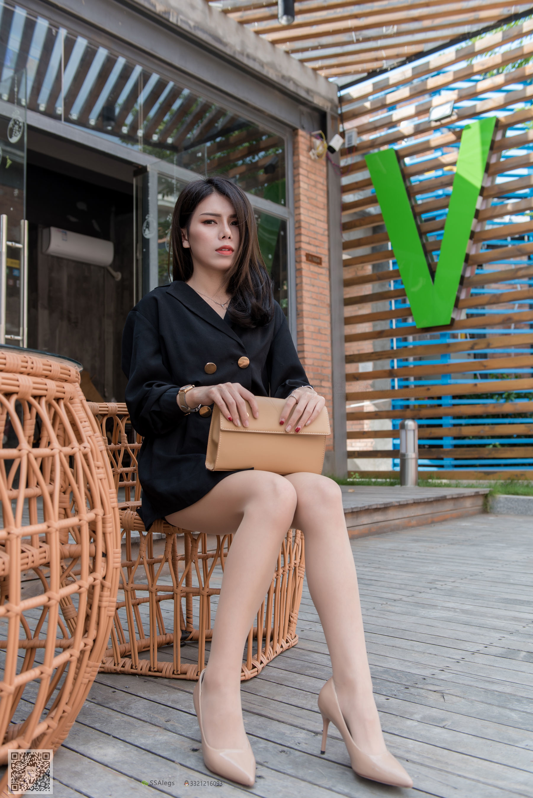 [SSA丝社]超清写真 No.024 高冷混血女王芷沫 肉丝街拍_第3张