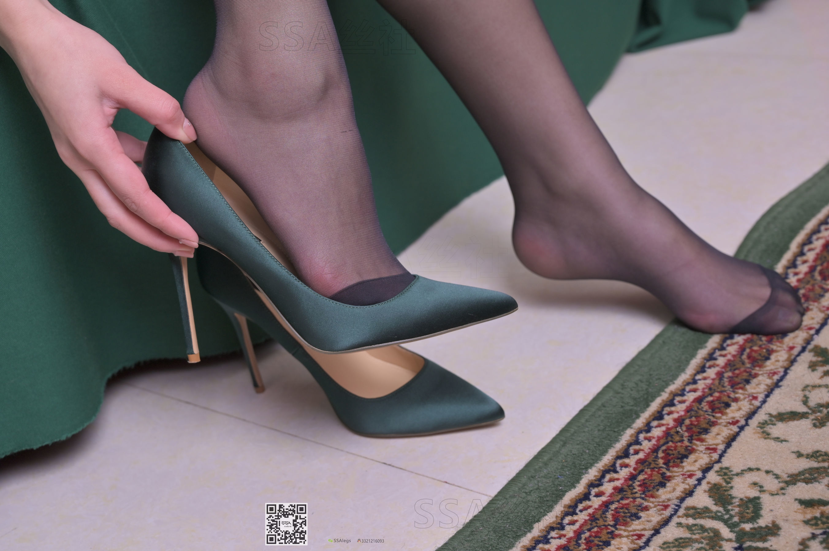 [SSA丝社]超清写真 No.095 大大 欧式复古房间的黑丝腿模_第3张