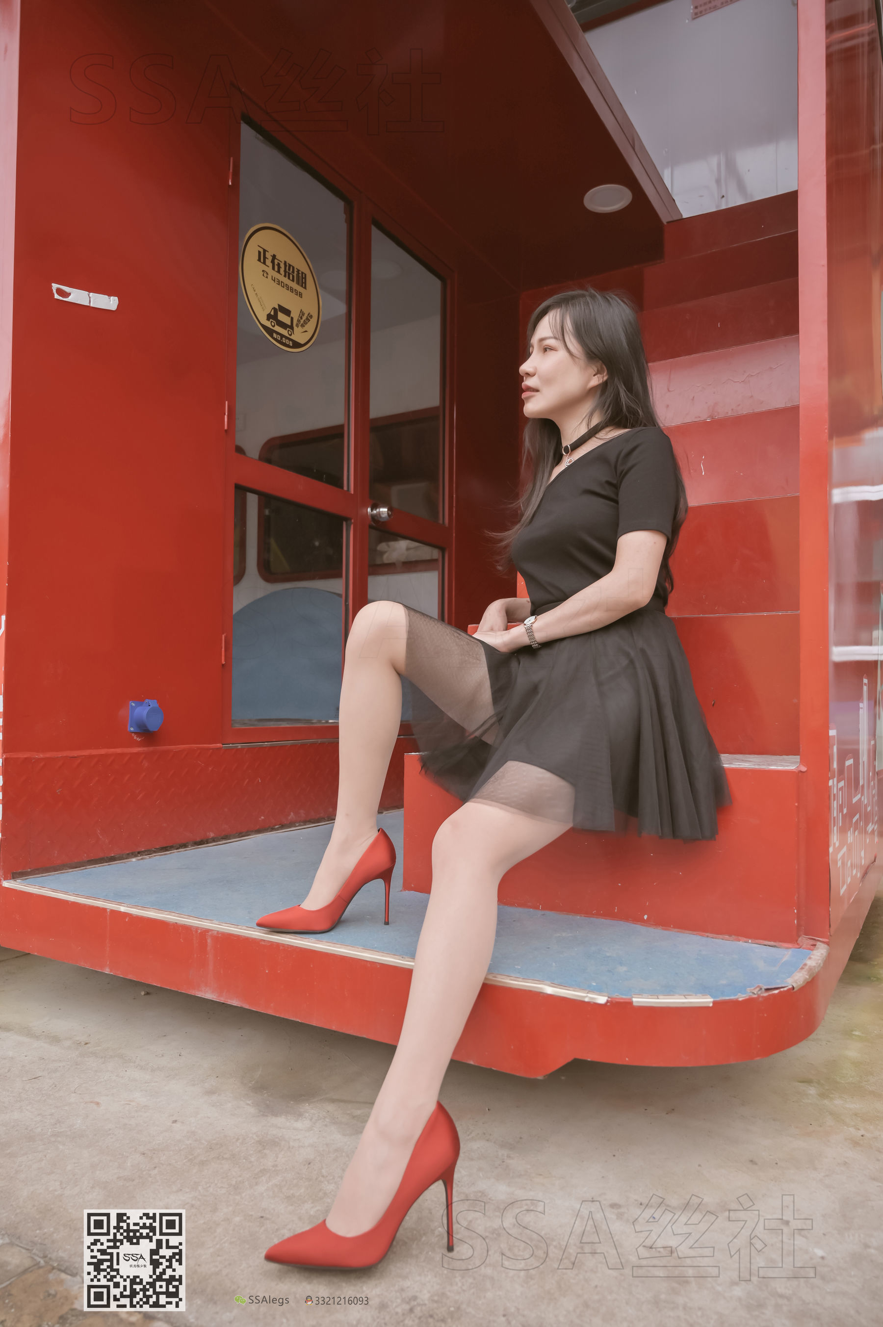 [SSA丝社]超清写真 No.097 雪梨 腿模街拍红色高跟鞋肉丝_第4张