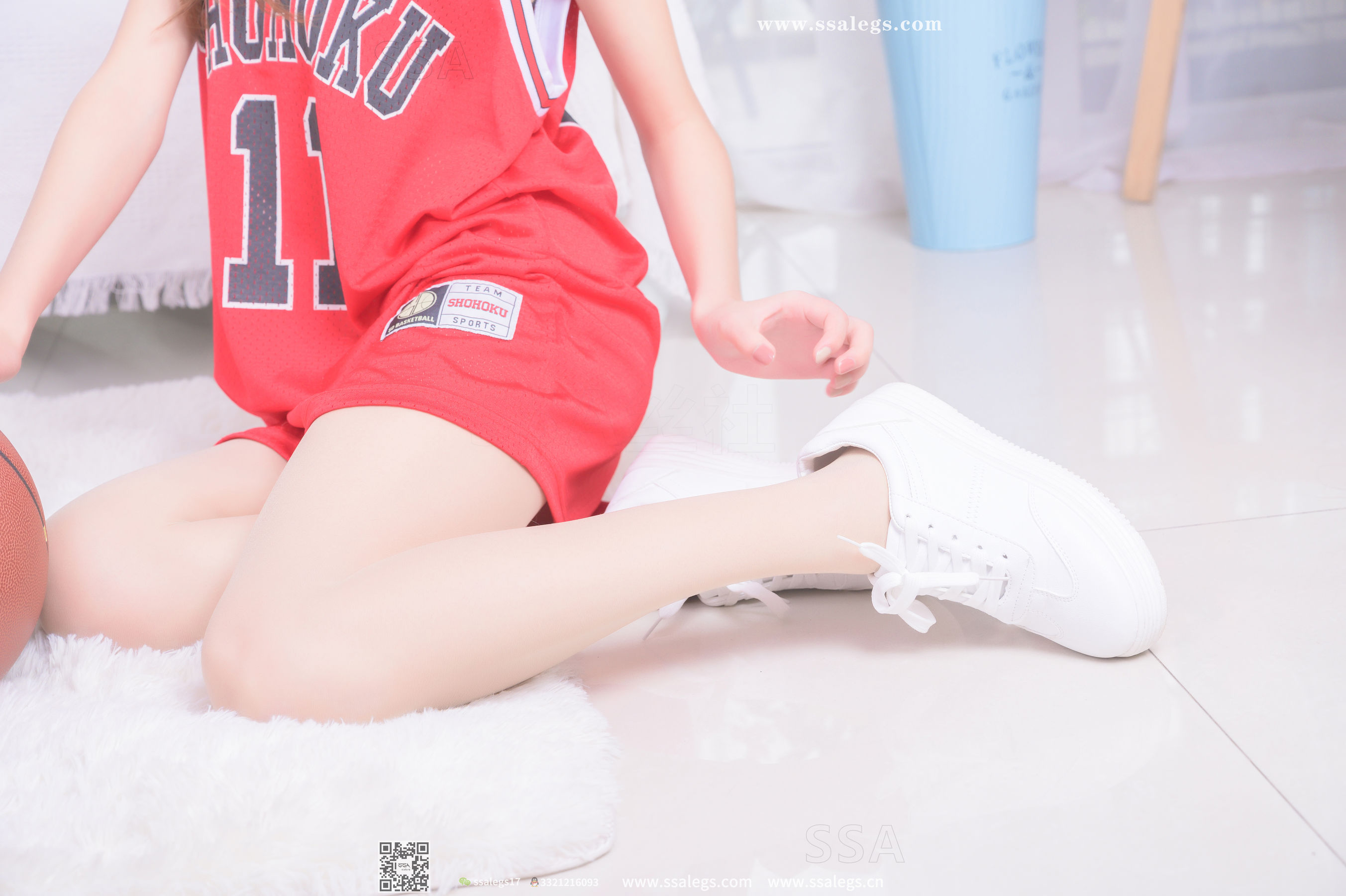 [SSA丝社]超清写真 No.325 素素 小姐姐放假在家穿丝袜陪你玩篮球(下)_第1张