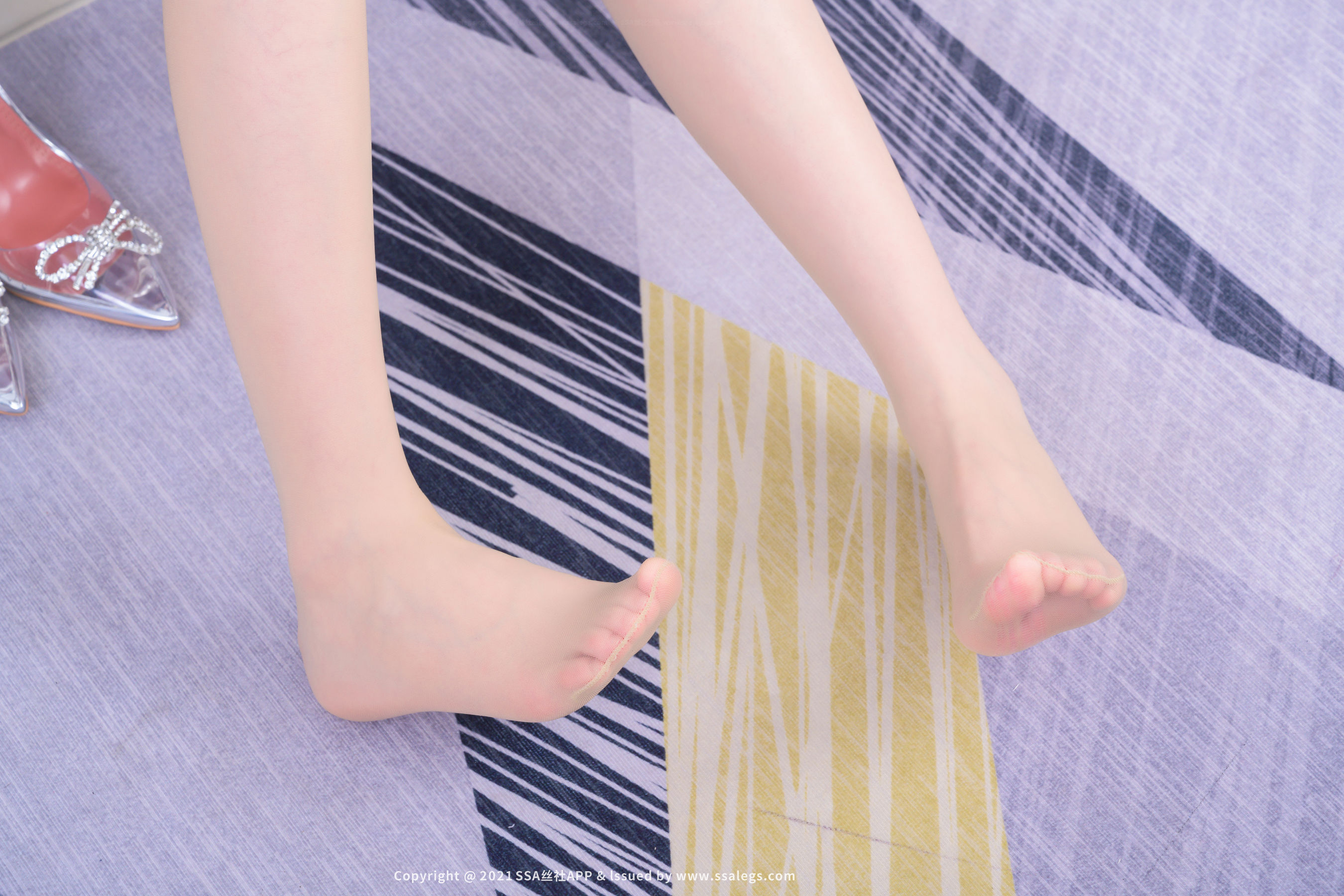[SSA丝社]超清写真 No.659 模特 晶晶 的肉丝袜（下）_第1张