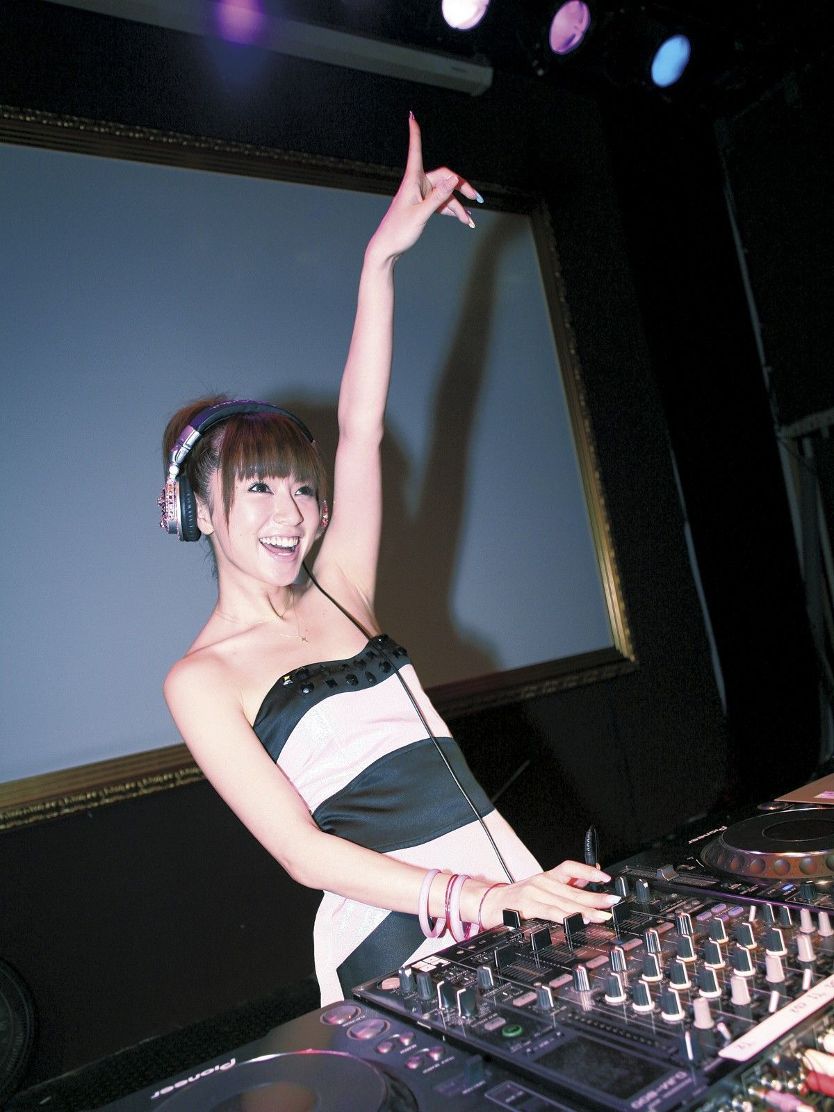 長谷川潤+鈴木亜美《IN HOUSE NATION》 [Sabra.net]_第3张