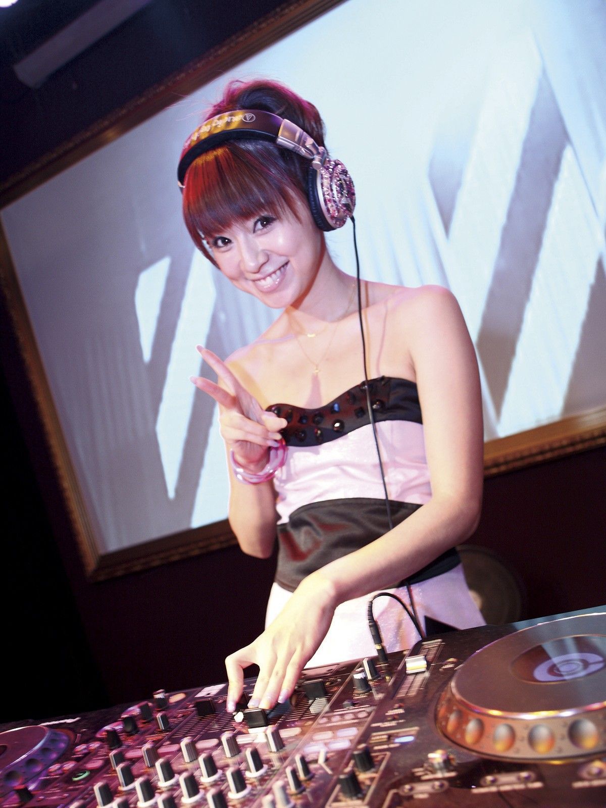 長谷川潤+鈴木亜美《IN HOUSE NATION》 [Sabra.net]_第5张