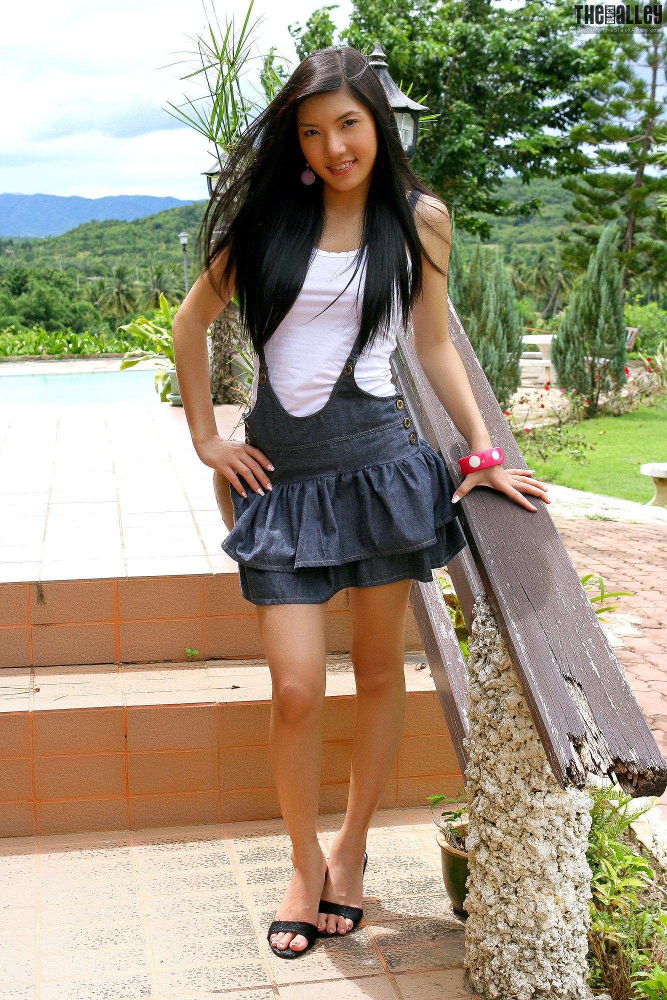 [TheBlackAlley] Vanessa Tang 吊带牛仔裙妹子_第3张