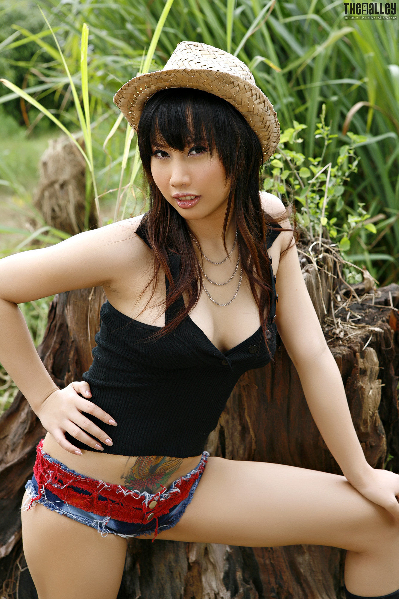 Candy Lee《牛仔妹子外拍》 [TBA/黑巷]_第1张