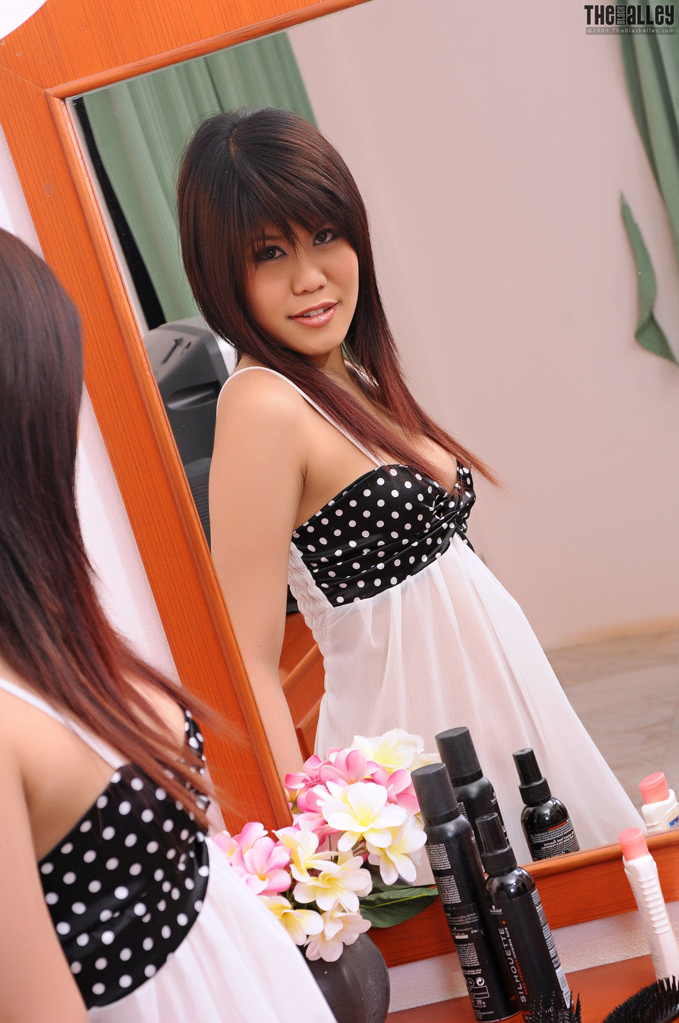 Abby Ngeun《透视睡衣》 [The Black Alley]_第1张