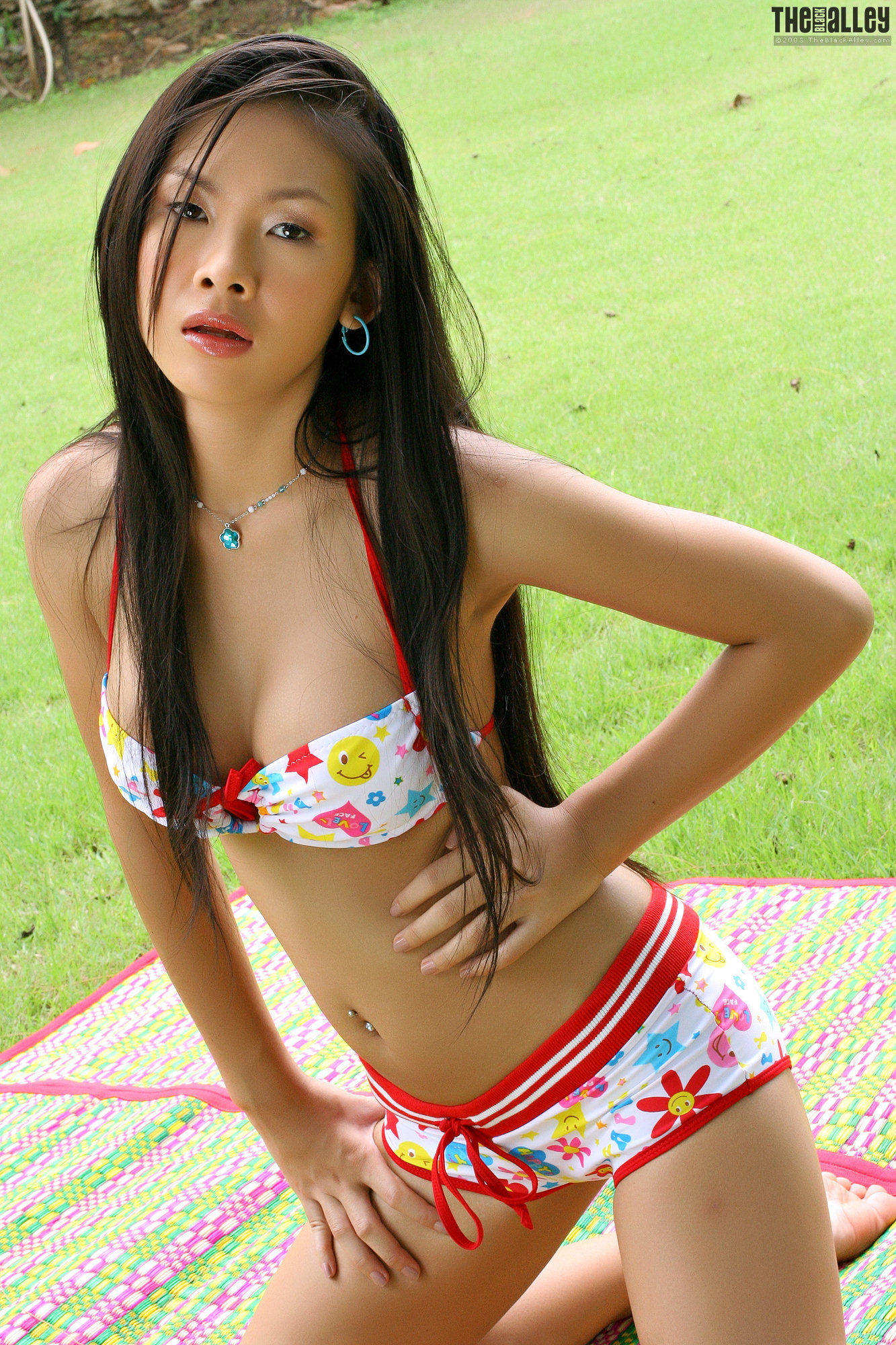 Jang Jie Ling《粉色泳装外拍》 [The Black Alley]_第5张