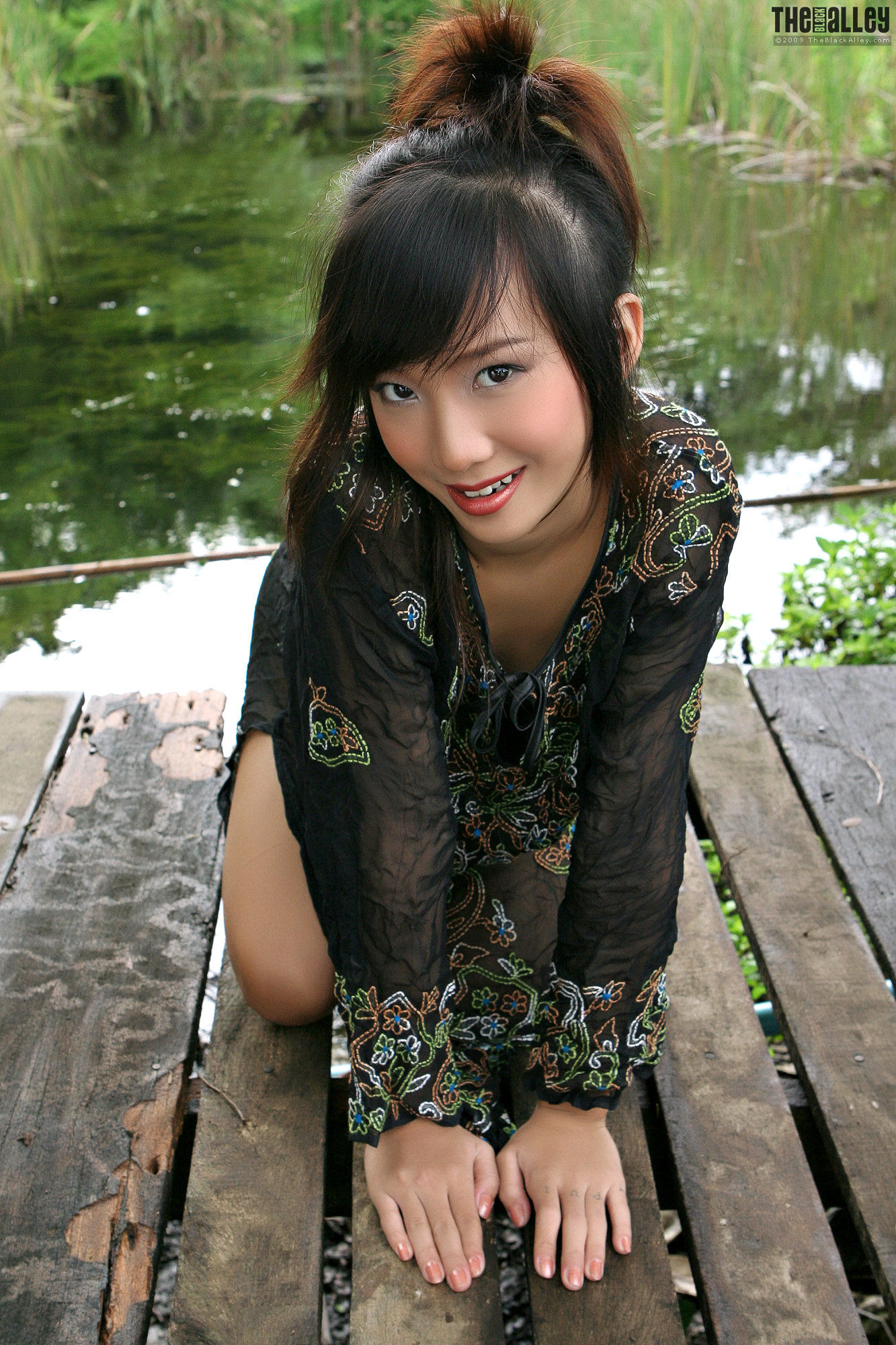 Lolita Cheng陈丽《小溪湿身》 [The Black Alley]_第2张