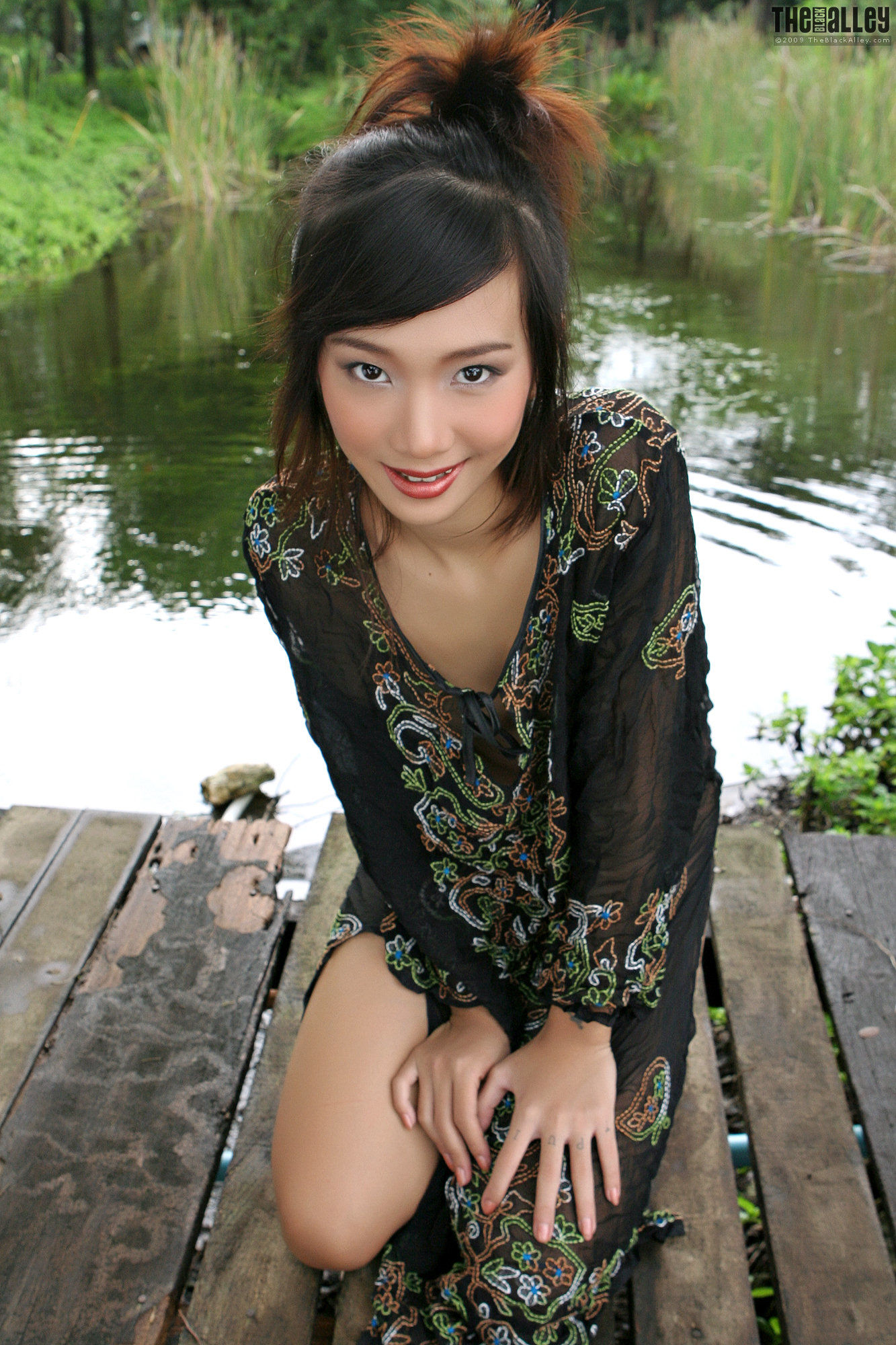 Lolita Cheng陈丽《小溪湿身》 [The Black Alley]_第3张