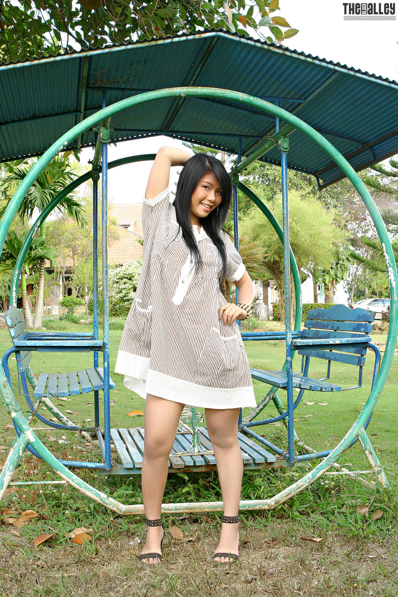 Lora Lee《公园小妹》 [The Black Alley]_第4张