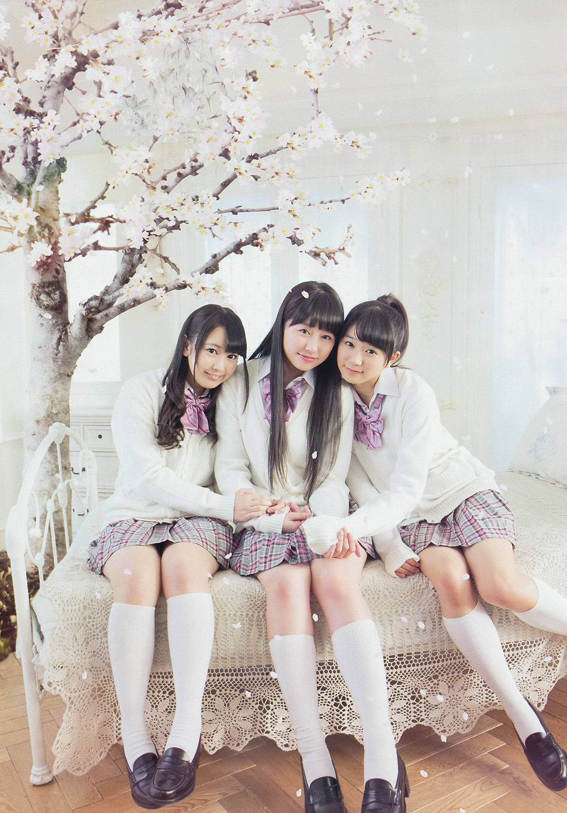 [Weekly Big Comic Spirits] 2015年No.15 佐々木彩夏 安藤ゆず 星名美怜_第4张