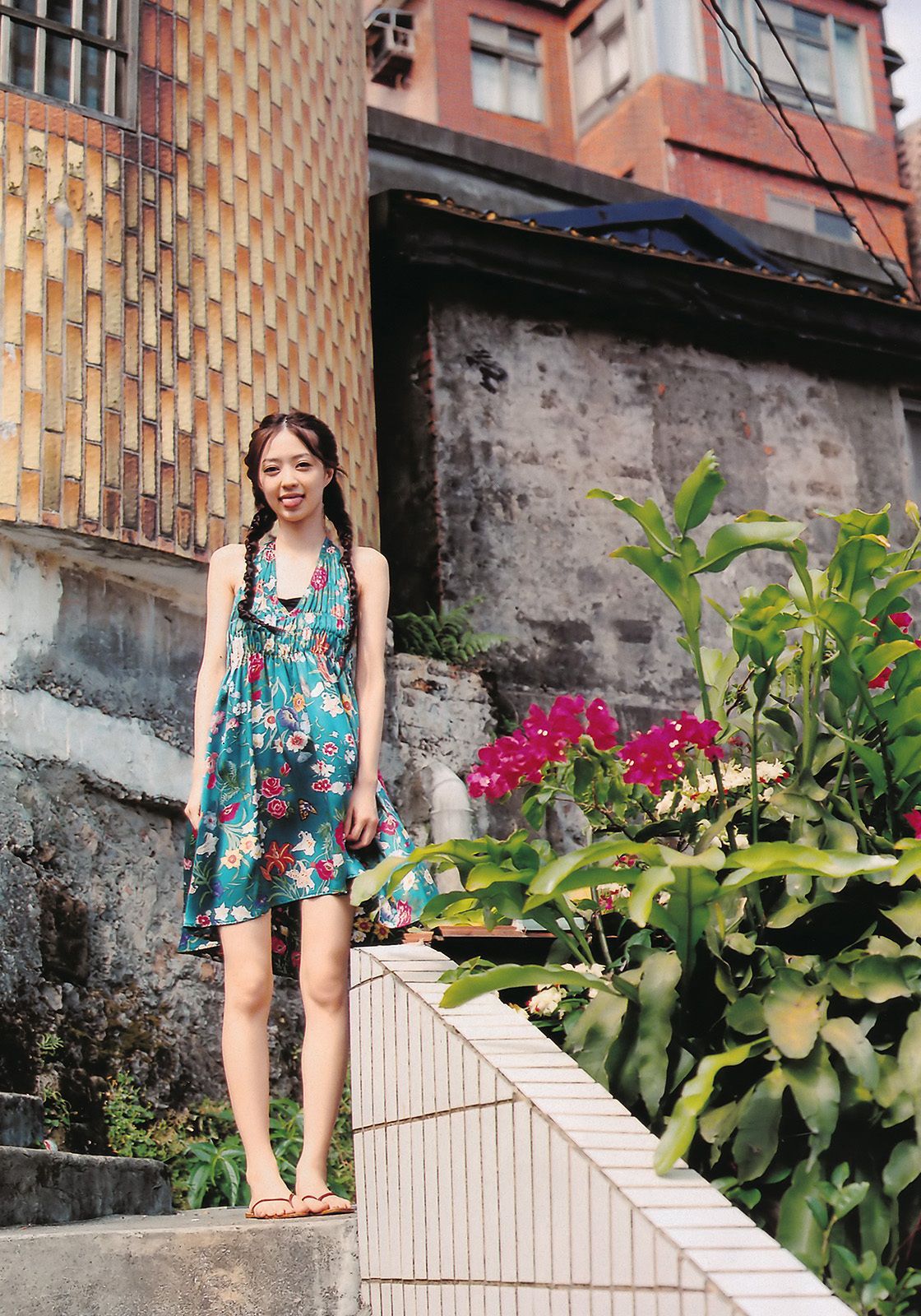 逢沢りな 绫乃美花 鞘师里保 スザンヌ 石田纱英子 森田美位子 安藤成子 村上友梨 松本さゆき 青島あきな [Weekly Playboy] 2011年No.37 写真杂志_第4张