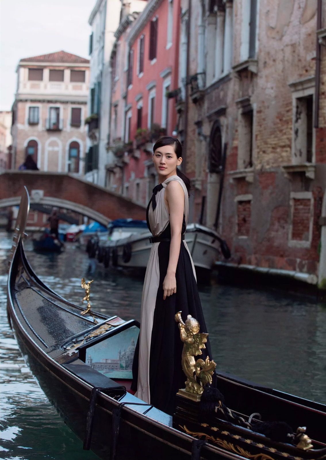 綾瀬はるか 道重さゆみ 内田理央 志田友美 西野七瀬 小林麗菜 安達祐実 及川奈央 [Weekly Playboy] 2014年No.43 写真杂志_第3张