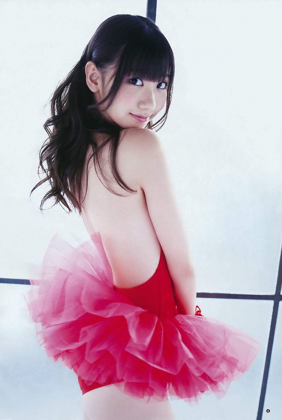 柏木由紀 渡辺麻友 未来穂香 [Weekly Young Jump] 2011年No.24 写真杂志_第5张